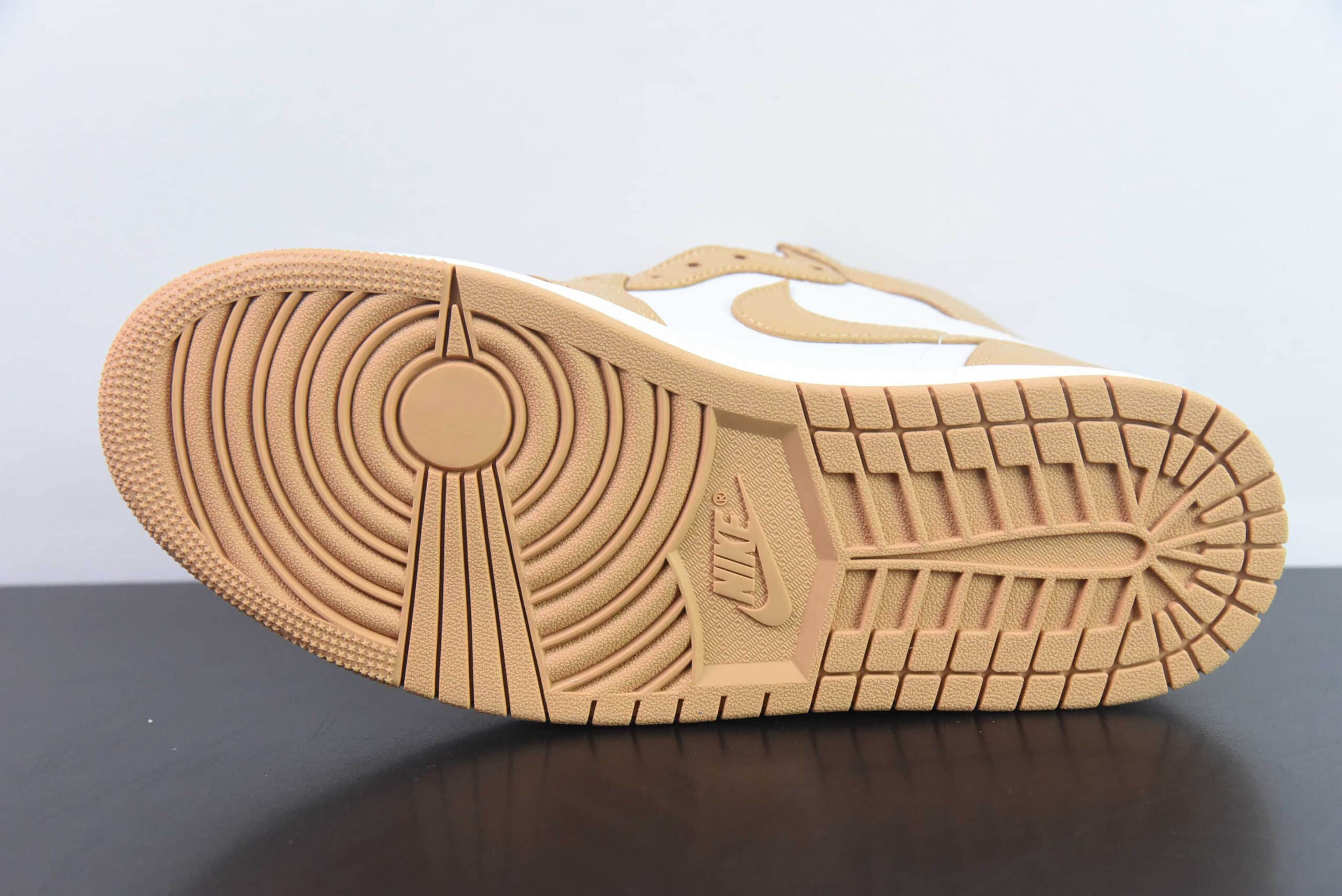 乔丹Air Jordan 1 High OG WMNS PralineAJ1白棕卡其男子文化篮球鞋纯原版本 货号:FN6622-201