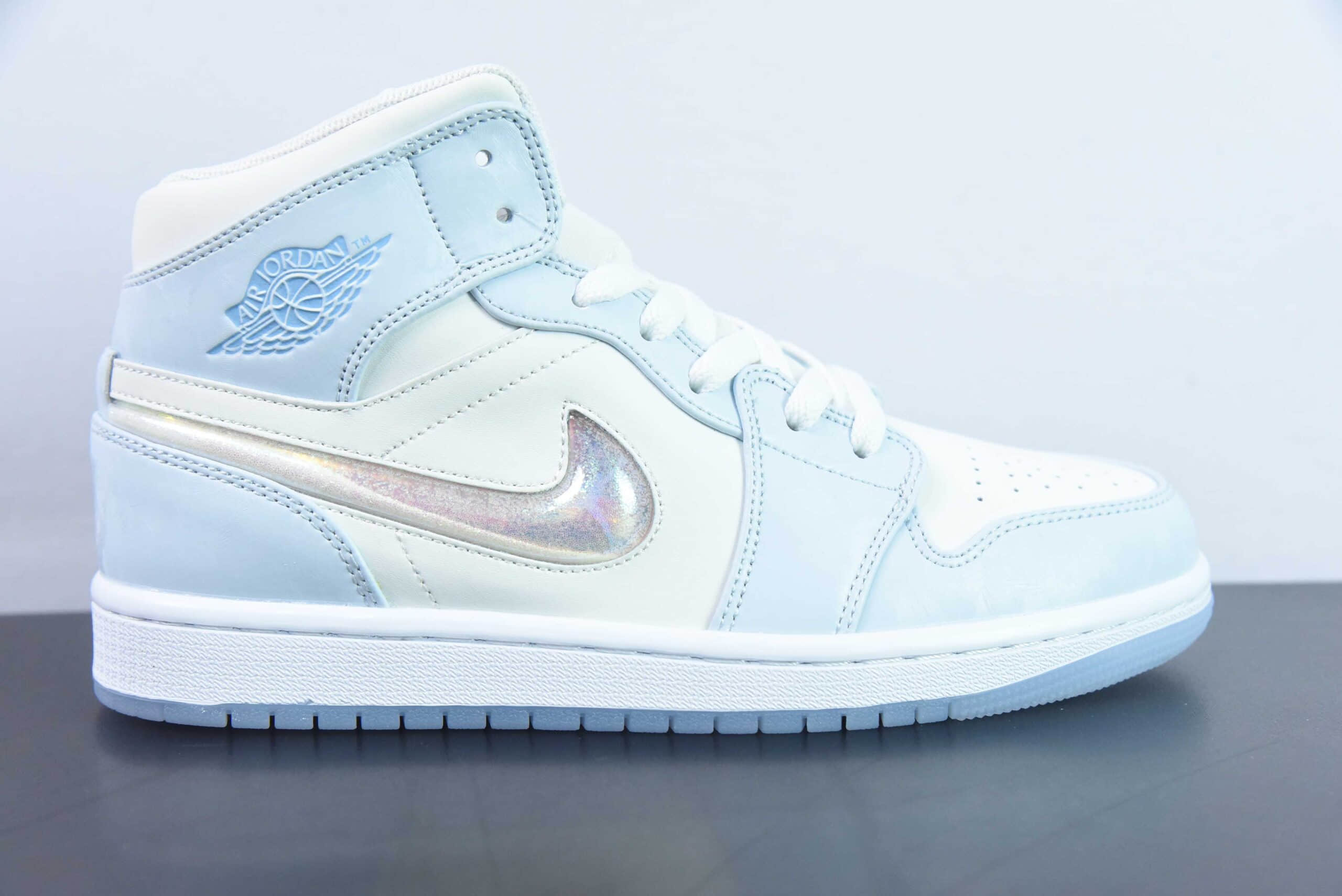 乔丹Air Jordan 1 Mid 银河系少女蓝银中帮女子文化篮球鞋纯原版本 货号：FQ9117-400