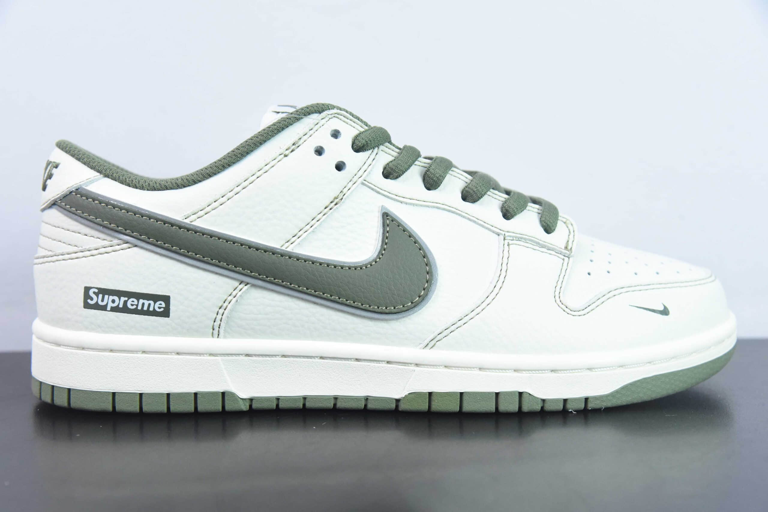 耐克Nike Supreme x Nike Dunk Low米白浅绿低帮休闲滑板鞋纯原版本 货号：RM2308-232