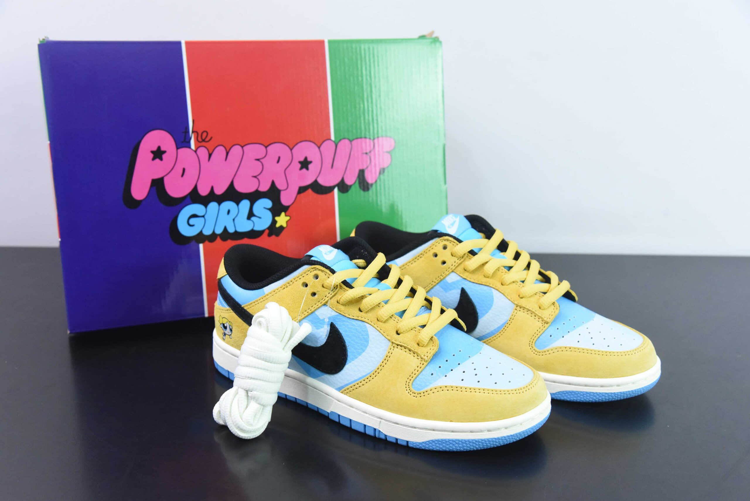 耐克Nike The Powerpuff Girls x Nike Dunk SB Low飞天小女警联名蓝黄SB低帮休闲滑板鞋纯原版本 货号：GP5532-061