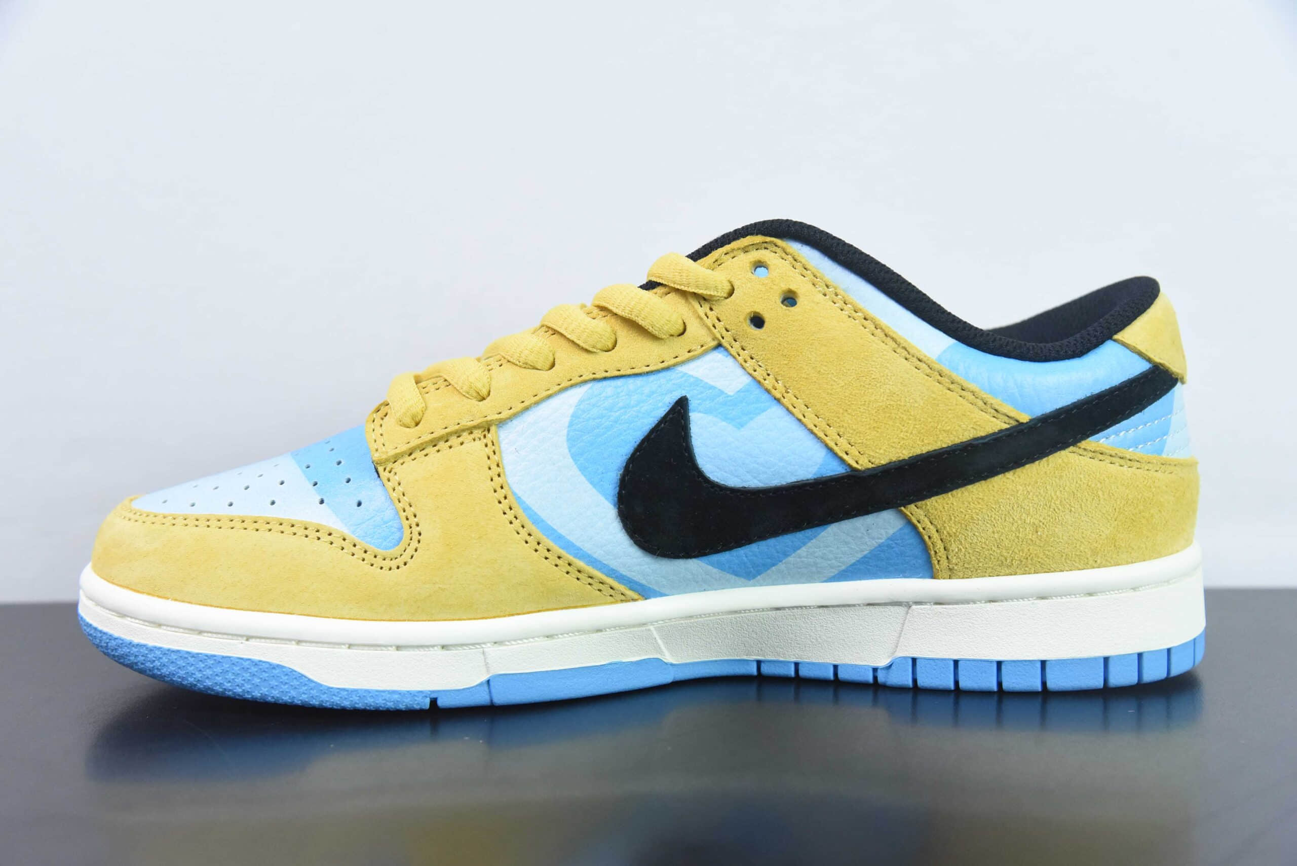 耐克Nike The Powerpuff Girls x Nike Dunk SB Low飞天小女警联名蓝黄SB低帮休闲滑板鞋纯原版本 货号：GP5532-061
