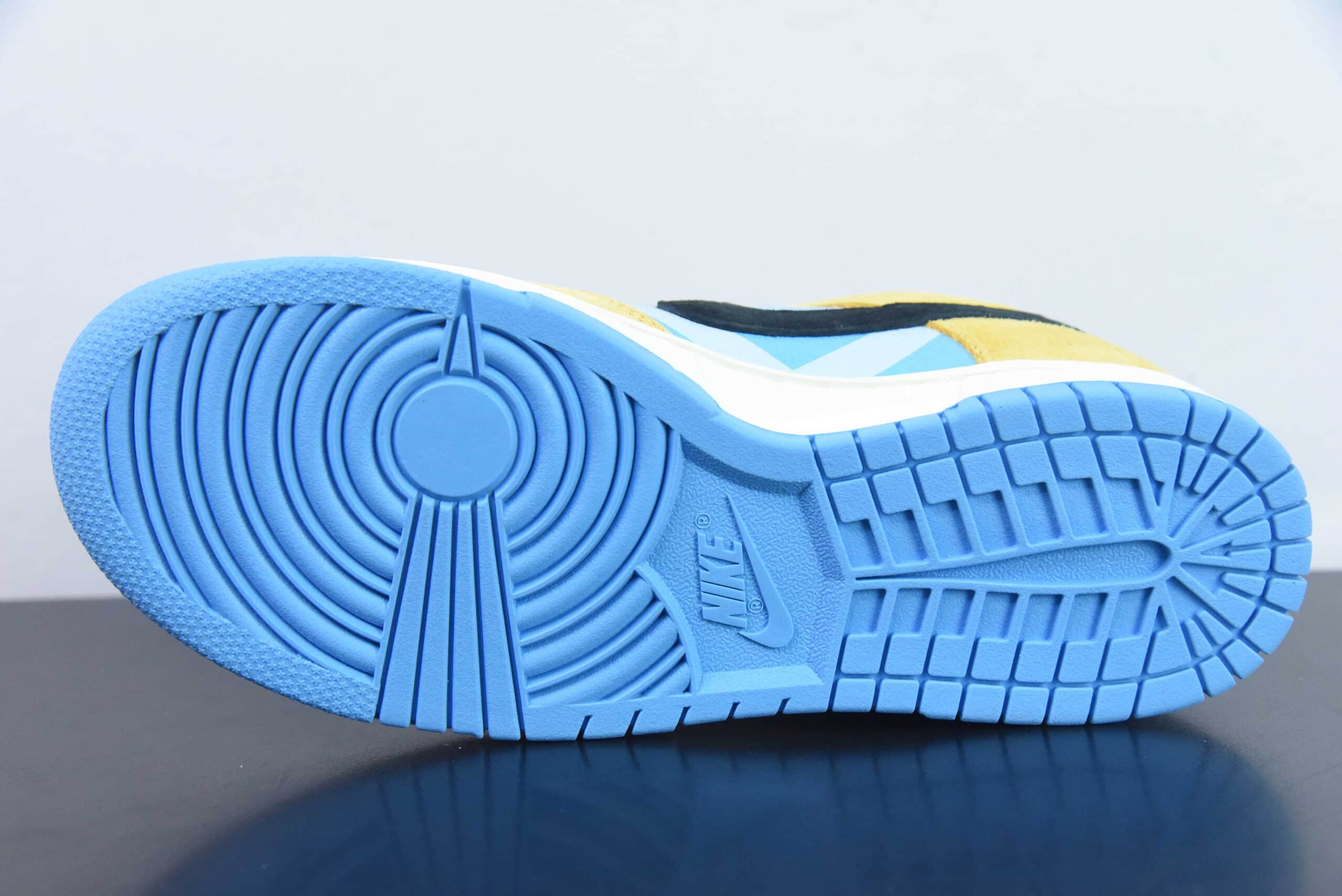 耐克Nike The Powerpuff Girls x Nike Dunk SB Low飞天小女警联名蓝黄SB低帮休闲滑板鞋纯原版本 货号：GP5532-061