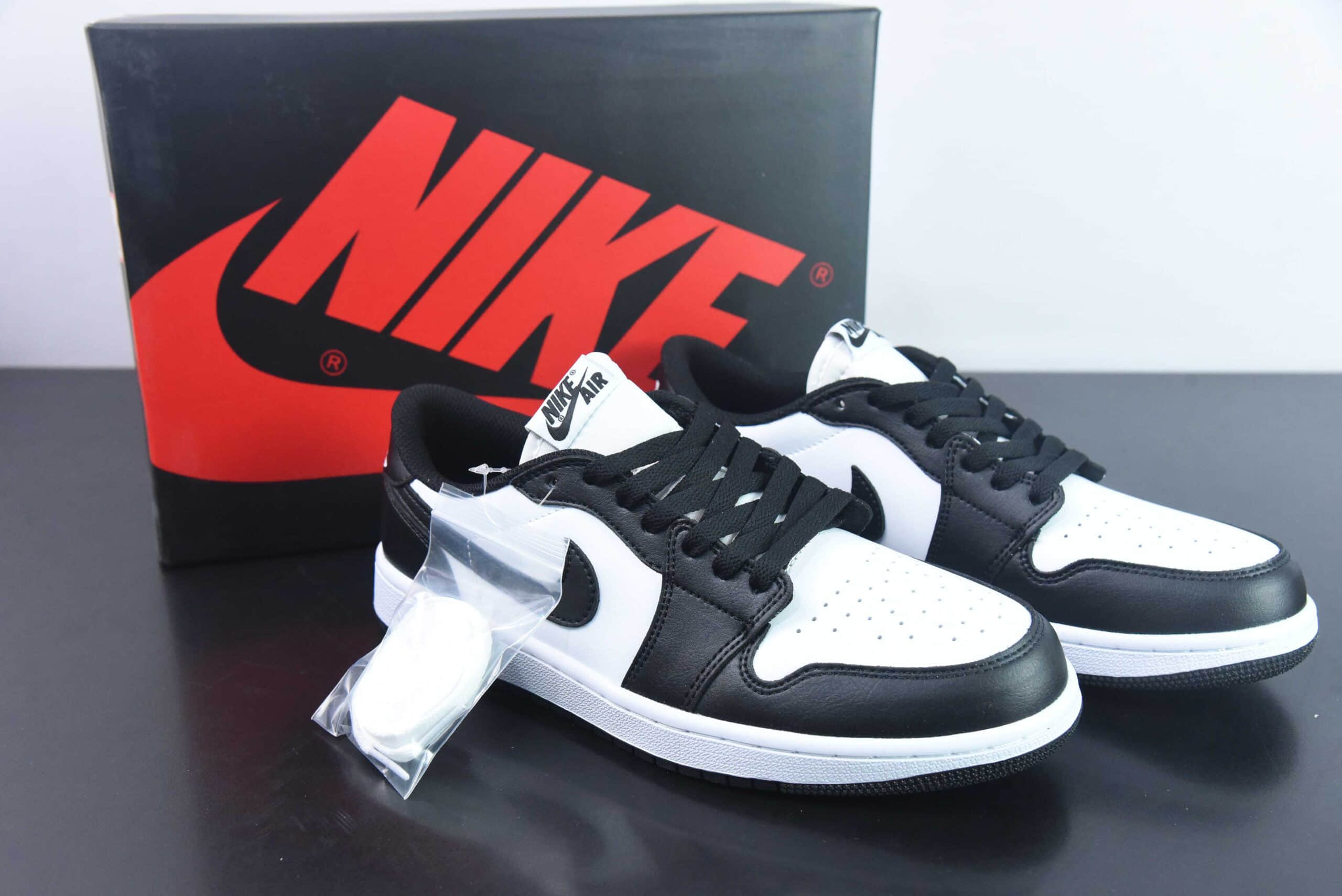 乔丹Air Jordan 1 Retro Low OGBlackWhitePandeAJ1OG黑白熊猫低帮经典复古文化休闲运动篮球鞋纯原版本 货号：CZ0790-110