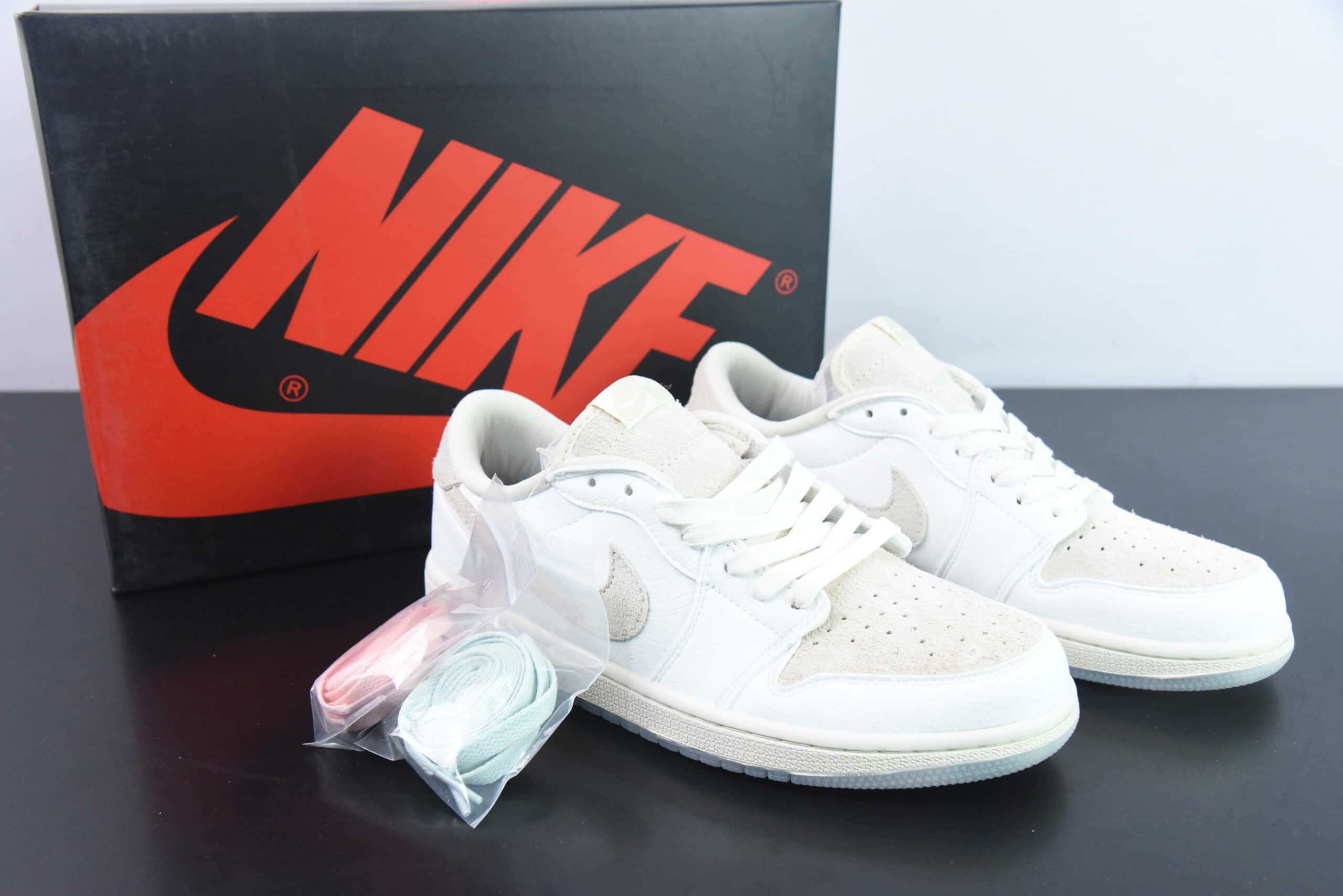 乔丹Air Jordan Chris Paul x Jordan Air Jordan 1 Low OG Light Cream and Sail克里斯保罗CP3 联名AJ1浮雕鲜花低帮复古文化篮球鞋纯原版本 货号:FZ0455-200