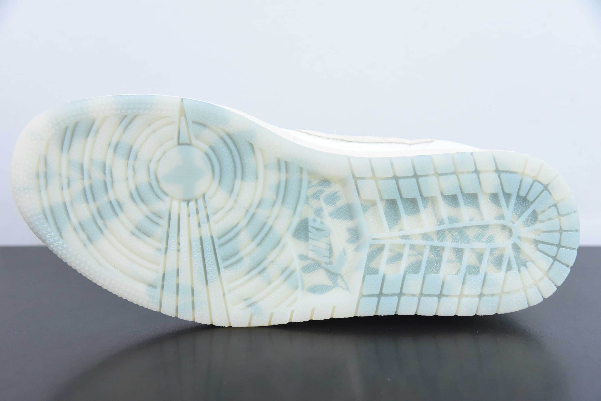 乔丹Air Jordan Chris Paul x Jordan Air Jordan 1 Low OG Light Cream and Sail克里斯保罗CP3 联名AJ1浮雕鲜花低帮复古文化篮球鞋纯原版本 货号:FZ0455-200