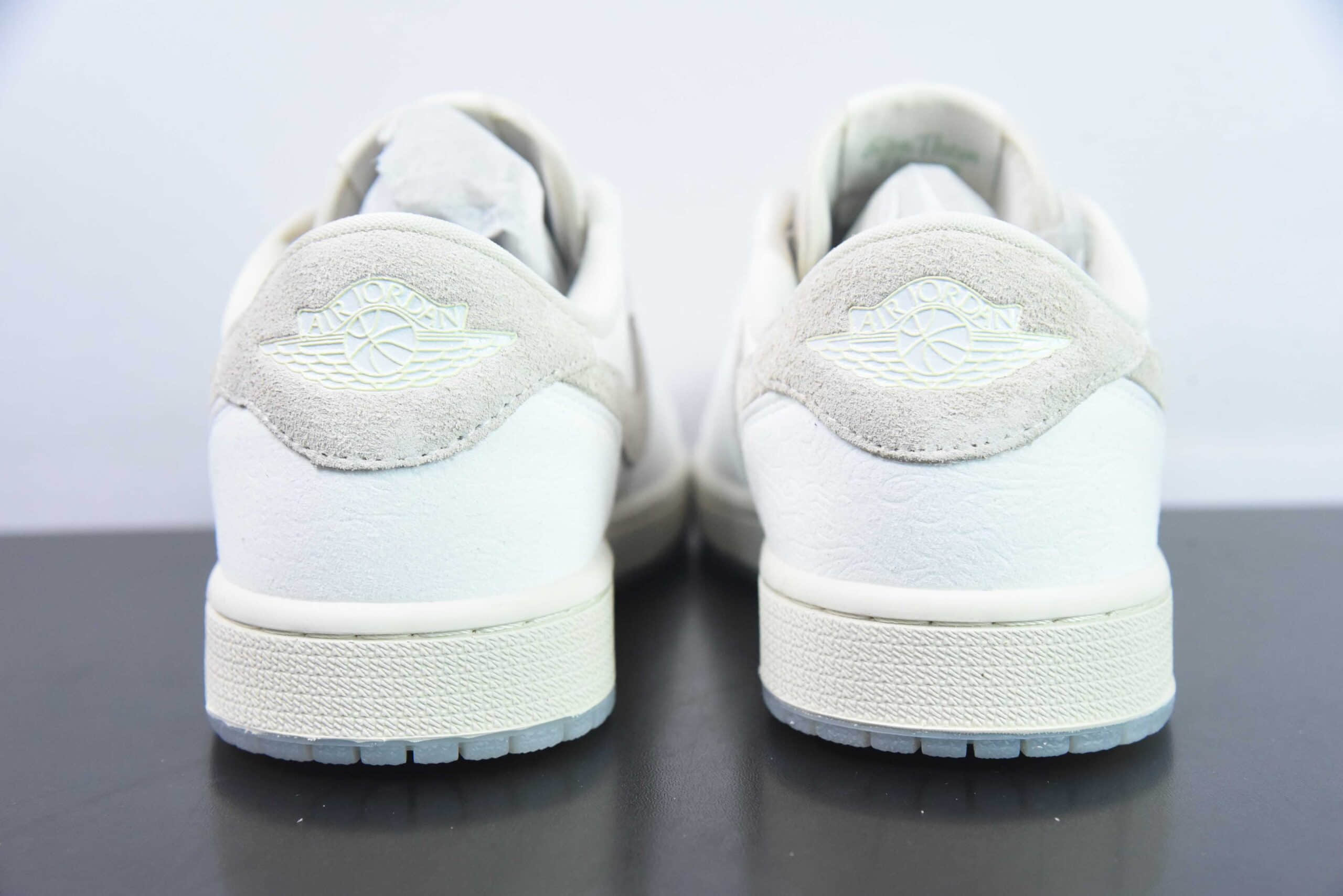 乔丹Air Jordan Chris Paul x Jordan Air Jordan 1 Low OG Light Cream and Sail克里斯保罗CP3 联名AJ1浮雕鲜花低帮复古文化篮球鞋纯原版本 货号:FZ0455-200