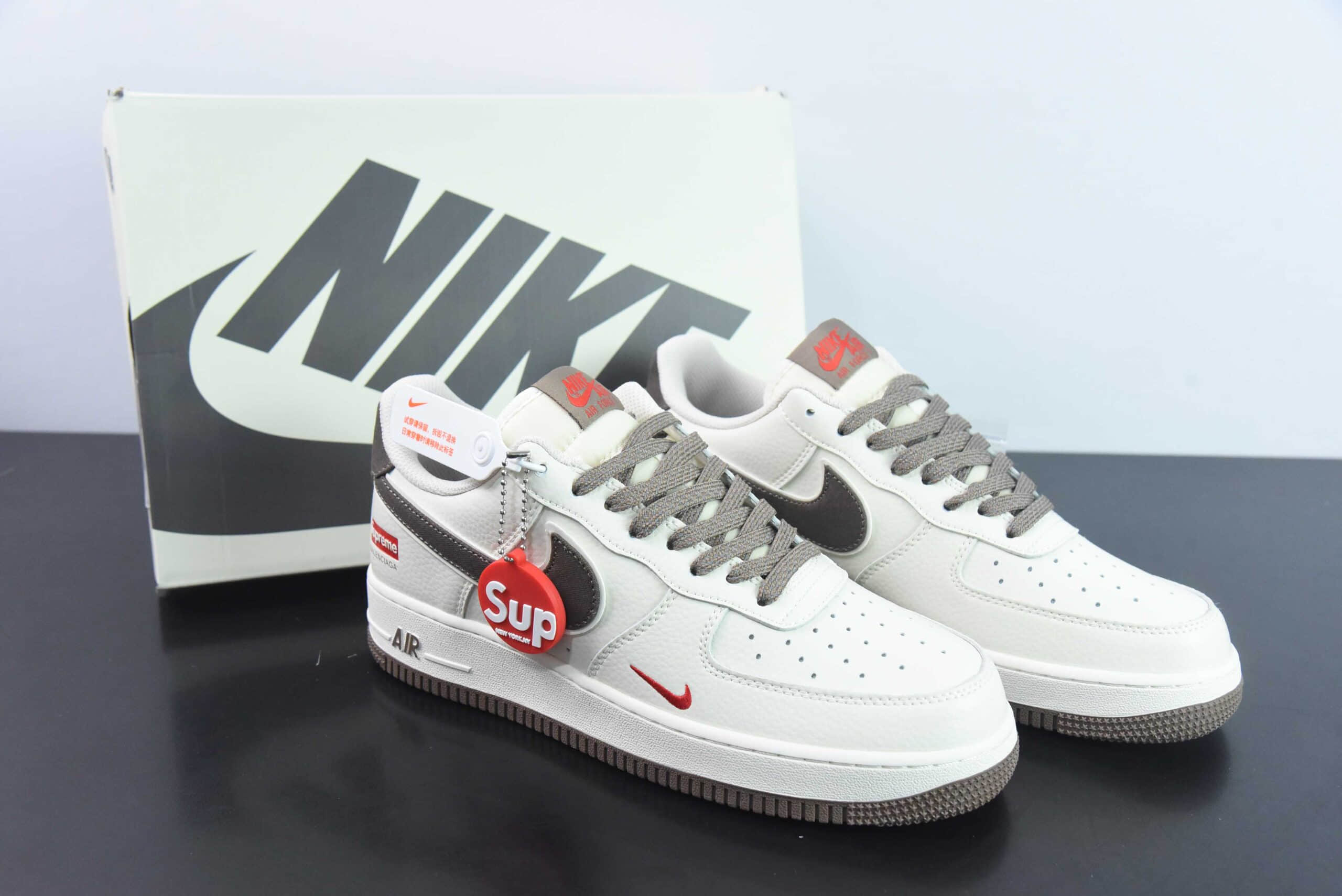 耐克Nike Supreme x Nike Air Force 1‘07 Low联名棕咖空军一号休闲板鞋纯原版本 货号：HD9888-001