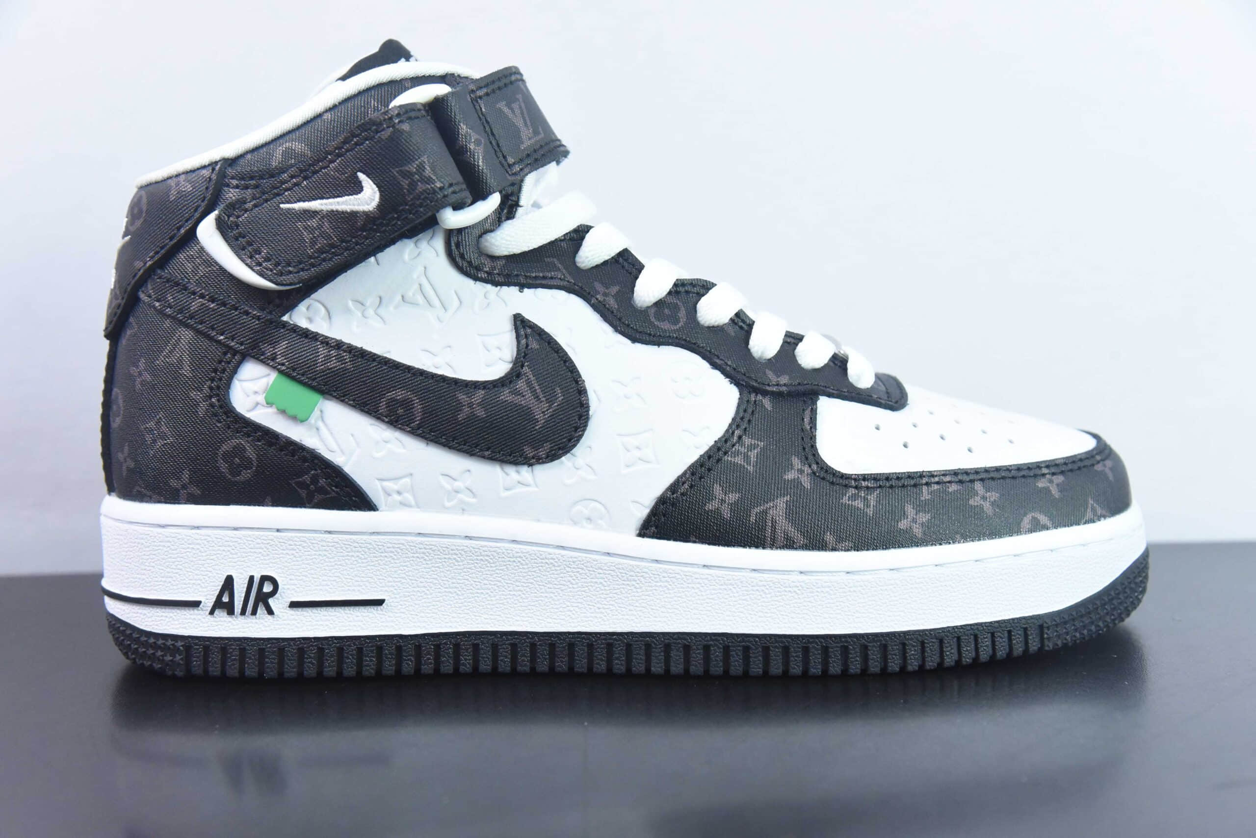 耐克NIke Air Force 1 '07 Low “LV联名白黑印花”空军一号中帮休闲板鞋纯原版本 货号：DV0688-400