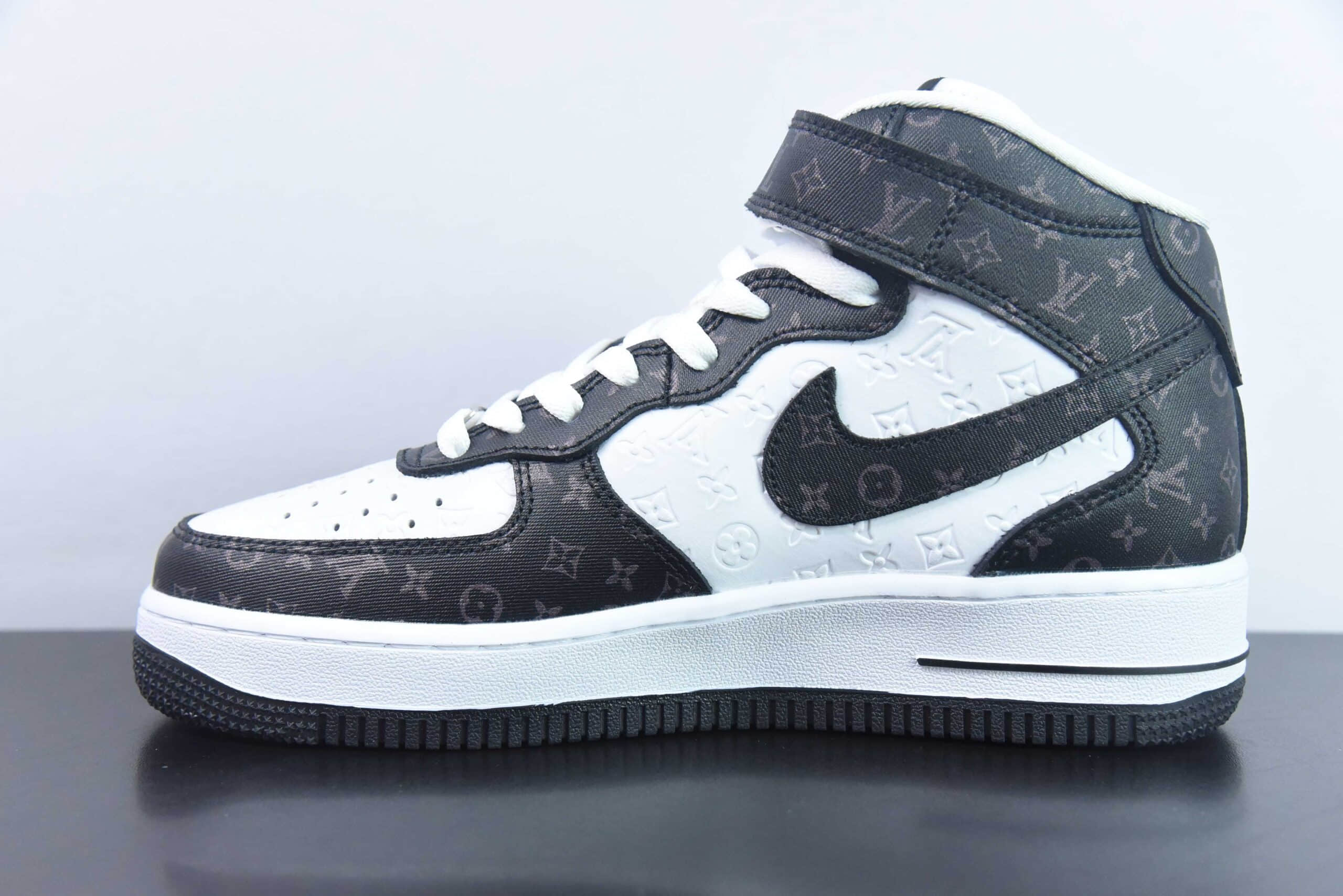 耐克NIke Air Force 1 '07 Low “LV联名白黑印花”空军一号中帮休闲板鞋纯原版本 货号：DV0688-400