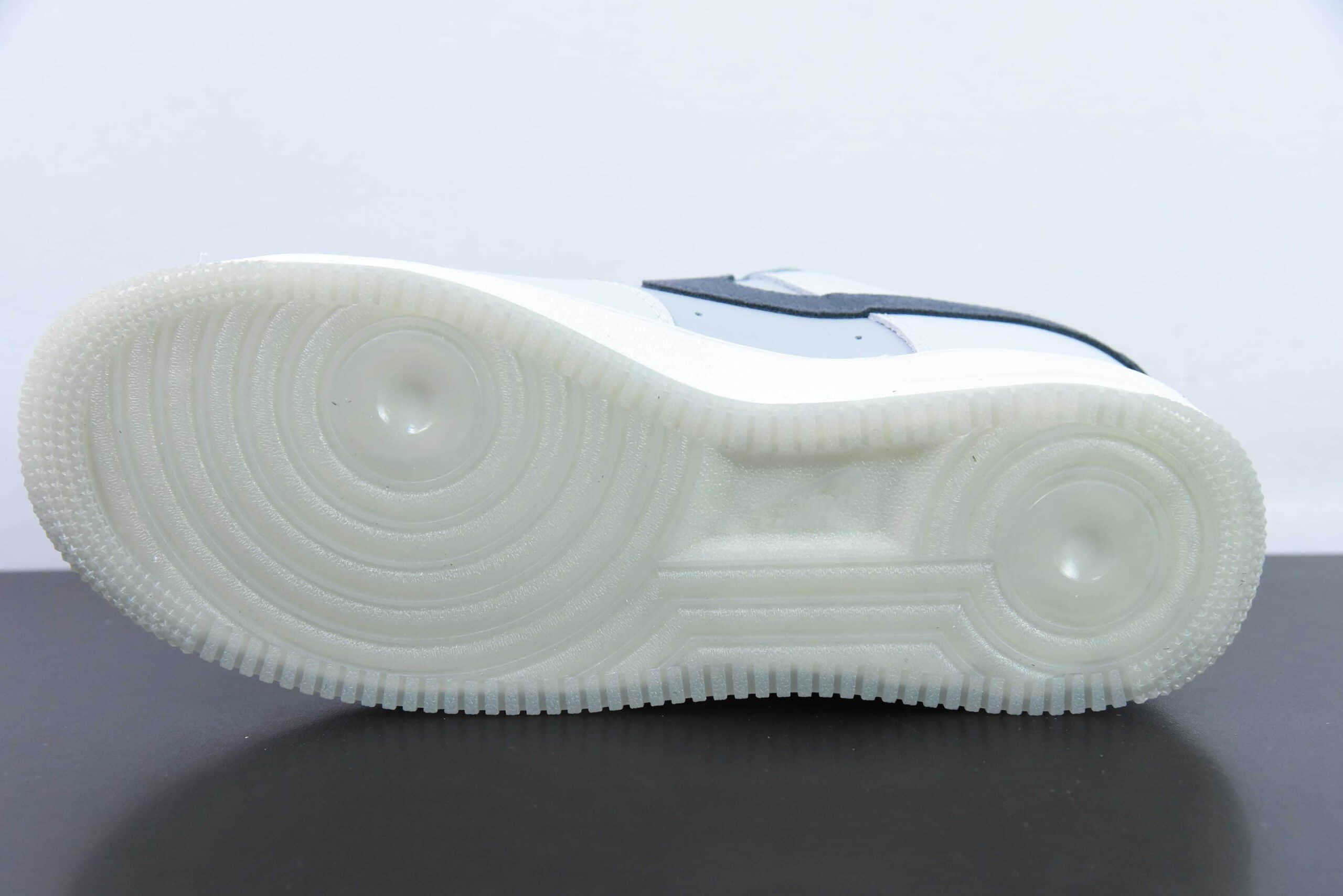 耐克Nike Air Force 1 AF1白灰黑空军一号低帮休闲板鞋纯原版本 货号：FJ4170-001