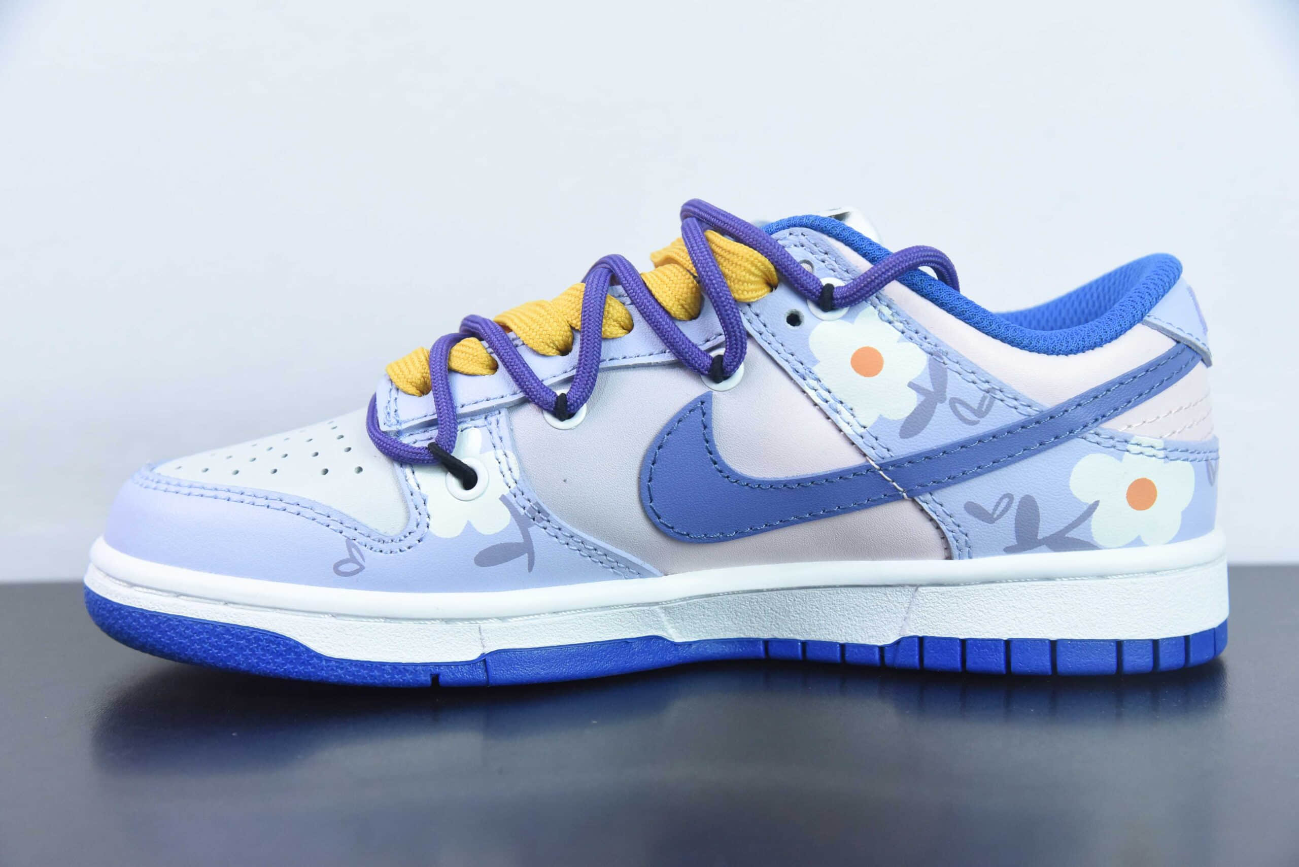 耐克Nike Dunk Low白蓝红小花 SB绑带低帮休闲板鞋纯原版本 货号：CW1590-104