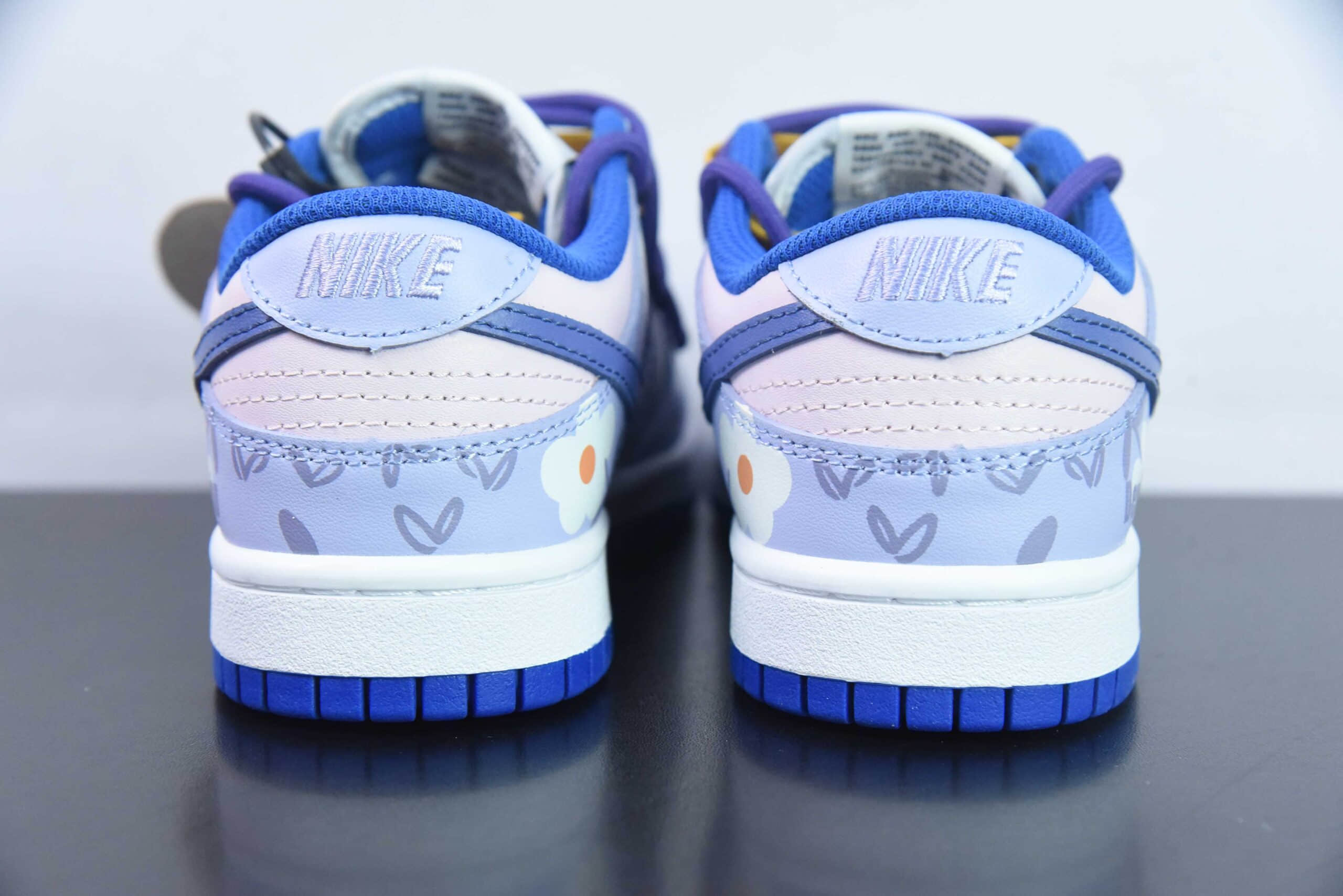 耐克Nike Dunk Low白蓝红小花 SB绑带低帮休闲板鞋纯原版本 货号：CW1590-104