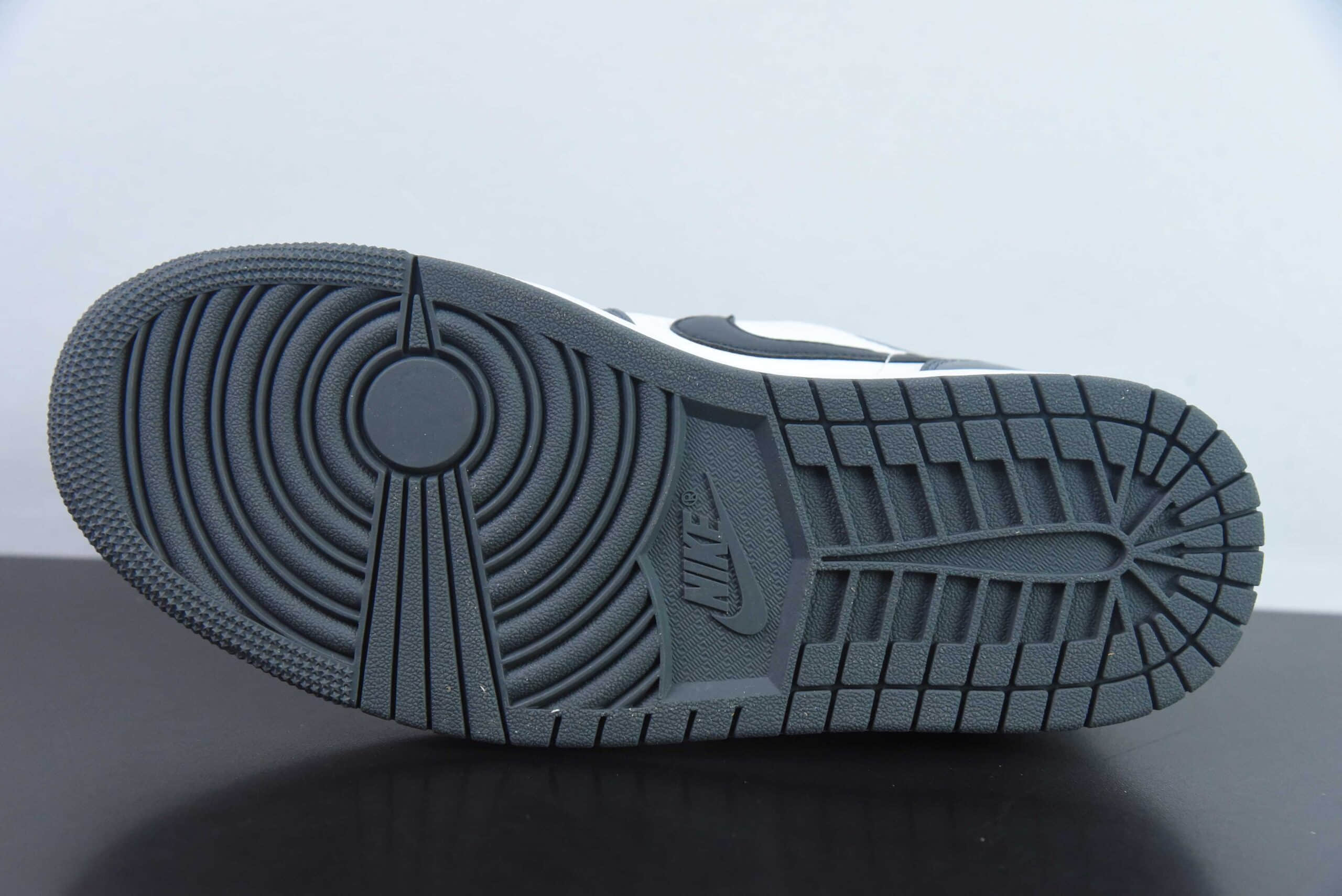 乔丹Air Jordan 1 Low Dark Grey AJ1深灰白低帮文化休闲板鞋纯原版本 货号:DC0774-102