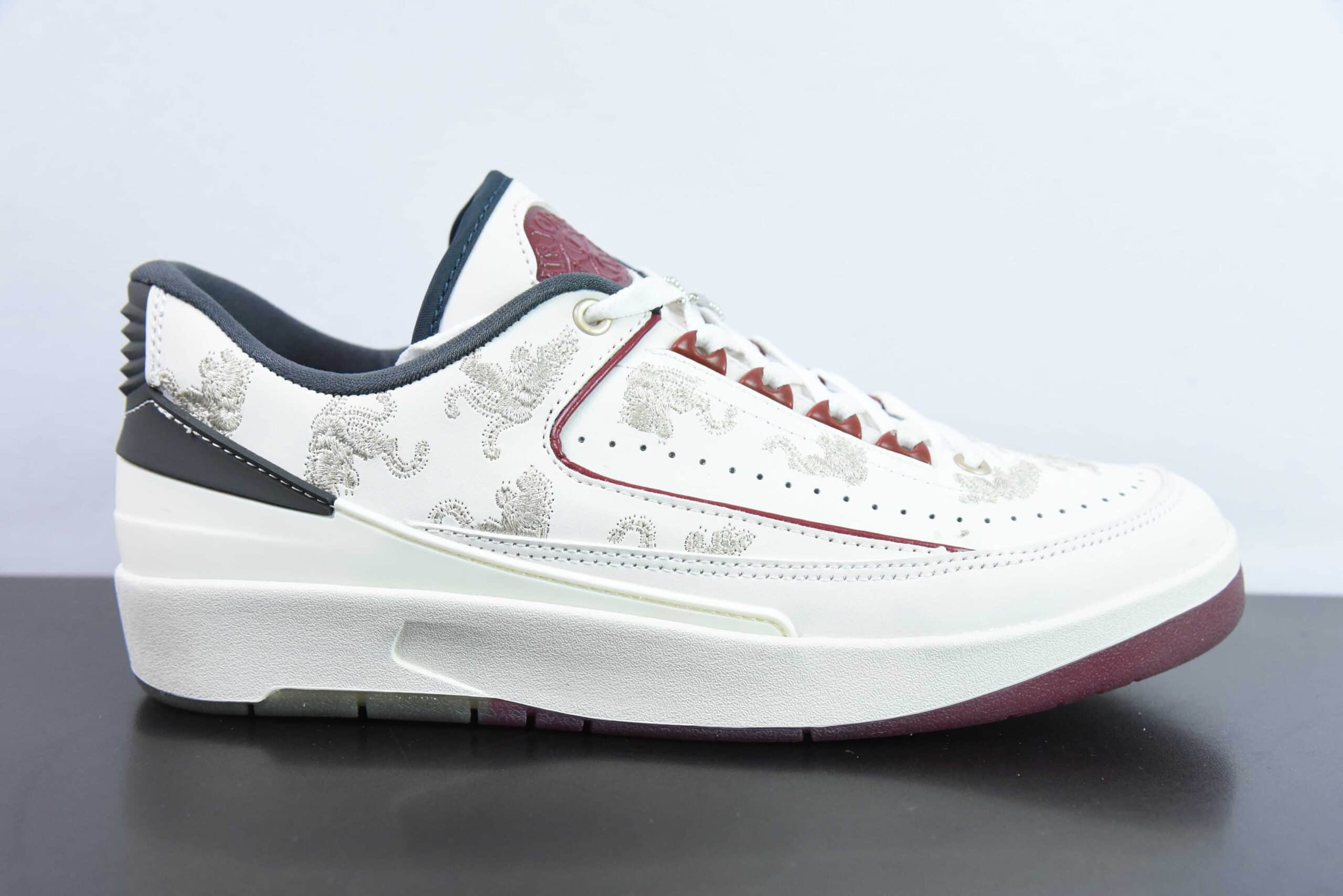 乔丹Air Jordan AJ2 Retro Low 2024龙年限定白紫黑篮球鞋纯原版本 货号：FJ5736-100 