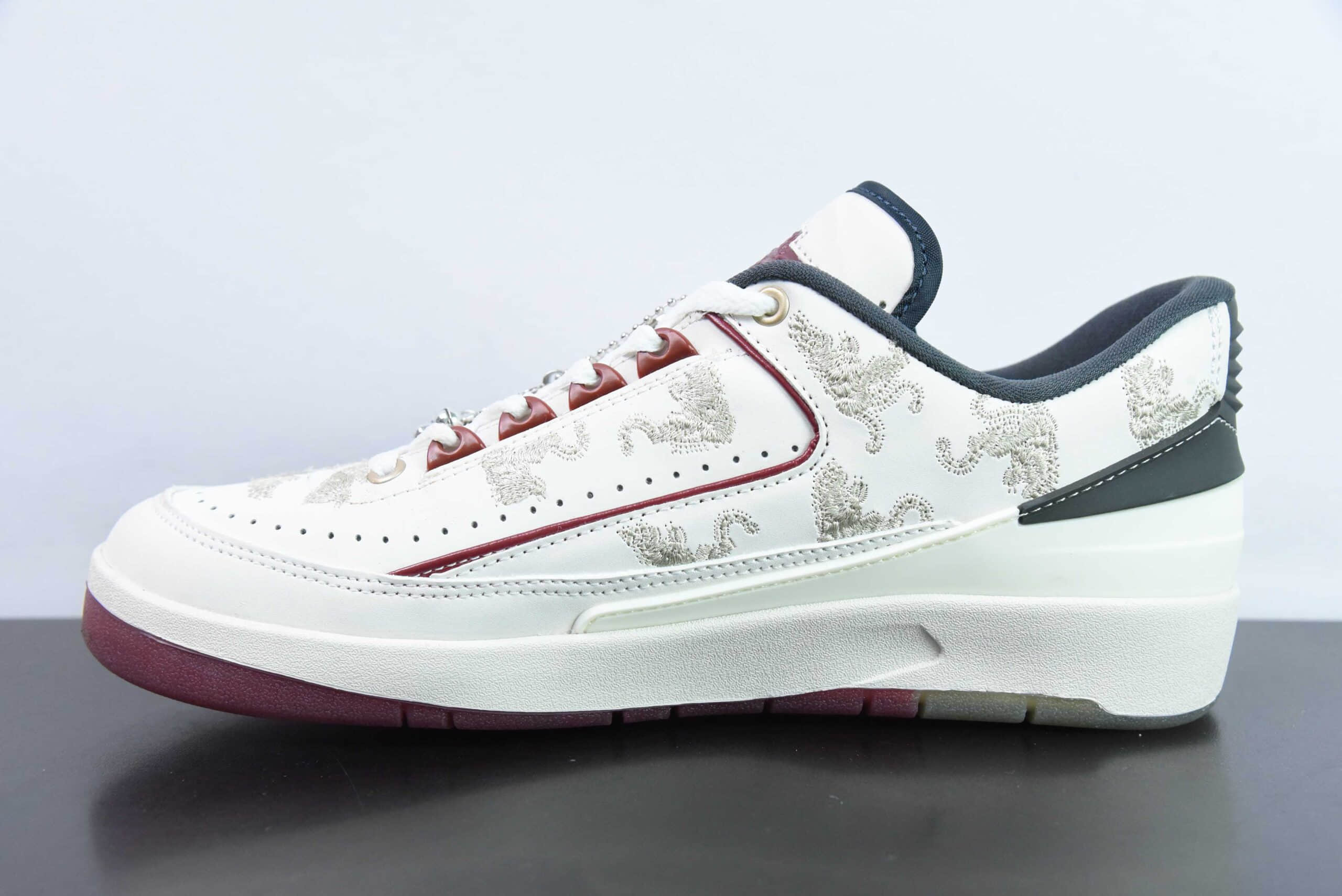 乔丹Air Jordan AJ2 Retro Low 2024龙年限定白紫黑篮球鞋纯原版本 货号：FJ5736-100 