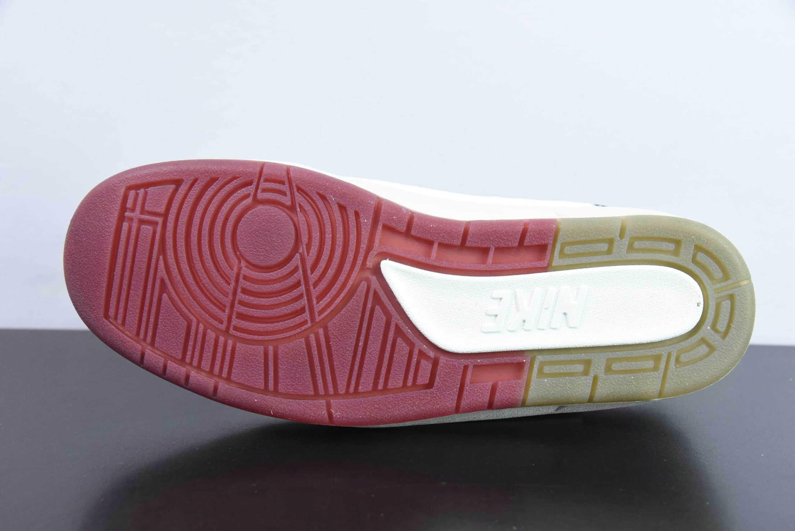 乔丹Air Jordan AJ2 Retro Low 2024龙年限定白紫黑篮球鞋纯原版本 货号：FJ5736-100 