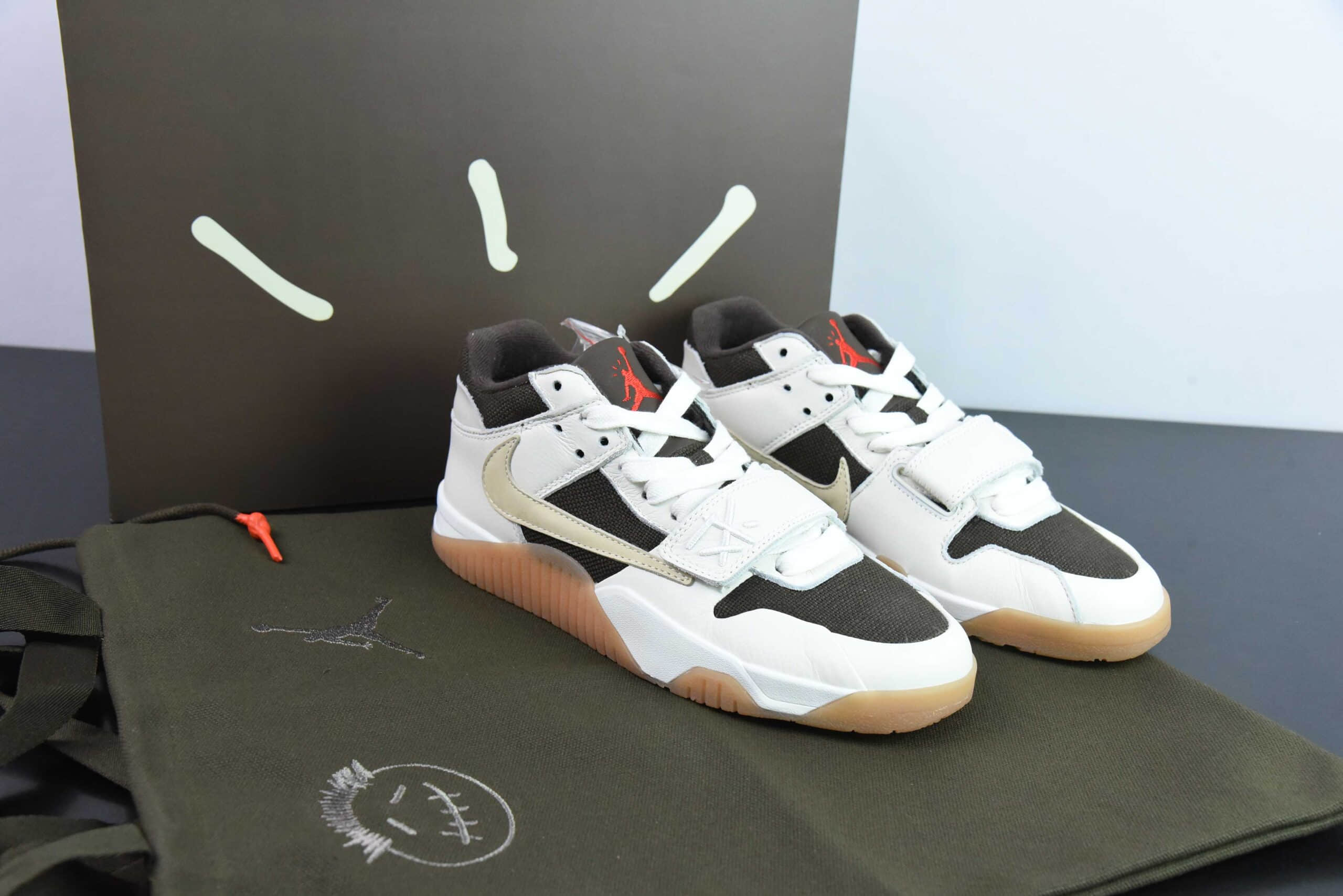 乔丹Jordan Travis Scott X Nike Jordan Cut The CheckReverse MochaTS联名反转摩卡棕白倒钩系列中帮复古百搭休闲运动文化篮球鞋纯原版本 货号：FZ8117-100