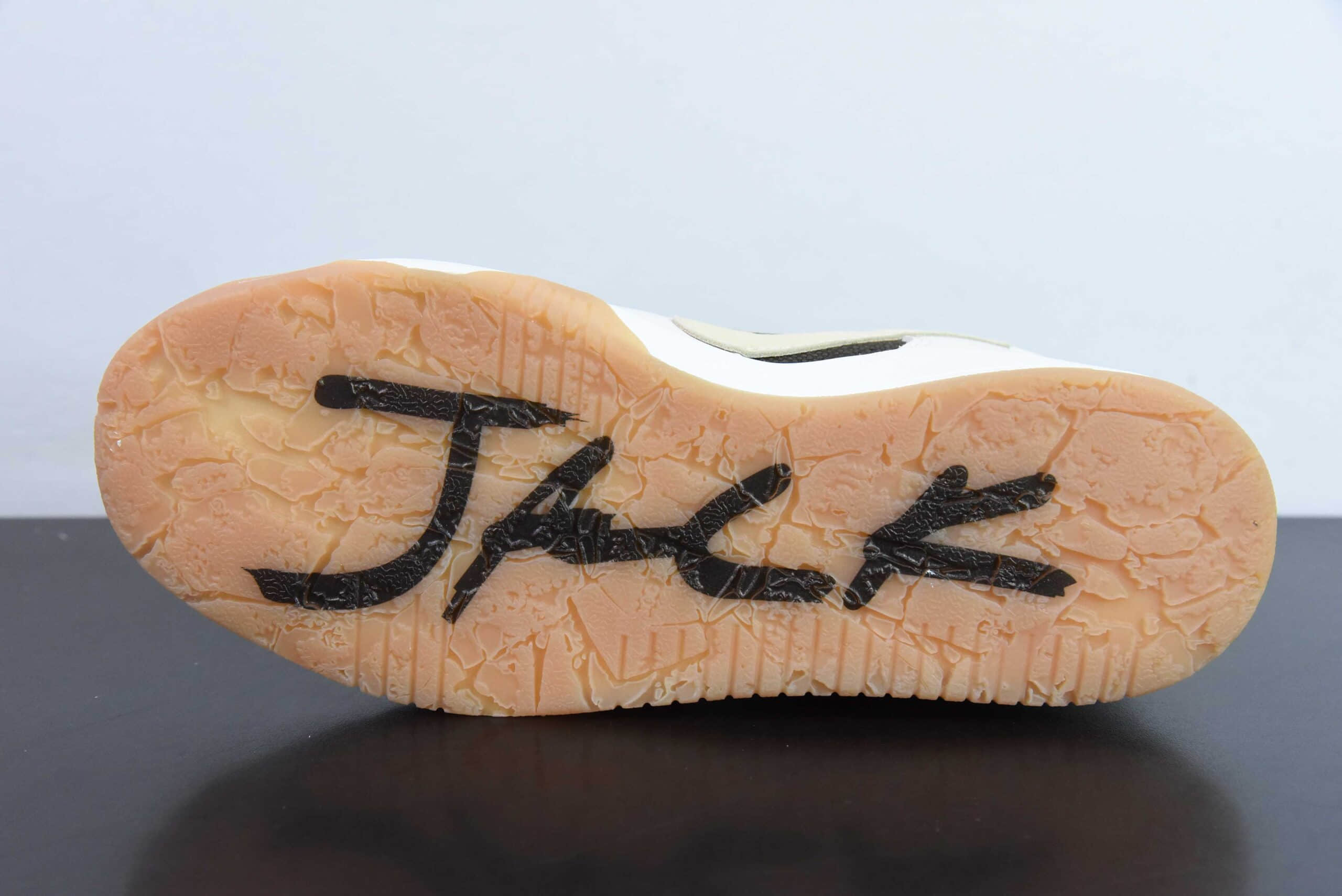 乔丹Jordan Travis Scott X Nike Jordan Cut The CheckReverse MochaTS联名反转摩卡棕白倒钩系列中帮复古百搭休闲运动文化篮球鞋纯原版本 货号：FZ8117-100