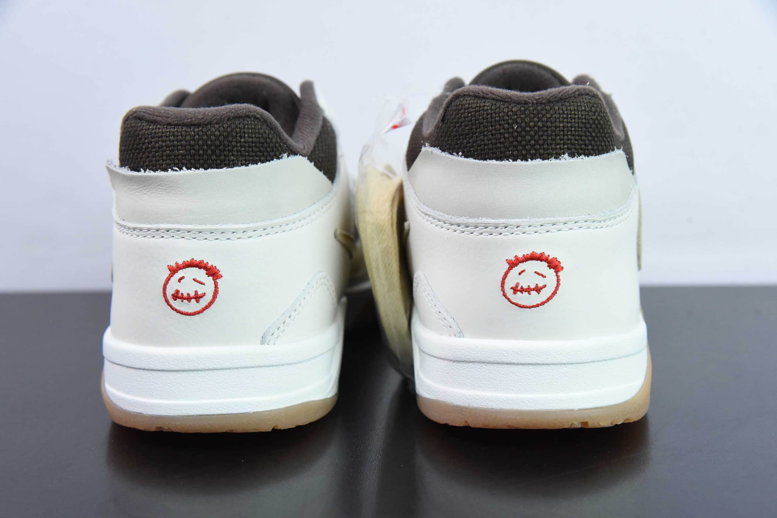 乔丹Jordan Travis Scott X Nike Jordan Cut The CheckReverse MochaTS联名反转摩卡棕白倒钩系列中帮复古百搭休闲运动文化篮球鞋纯原版本 货号：FZ8117-100