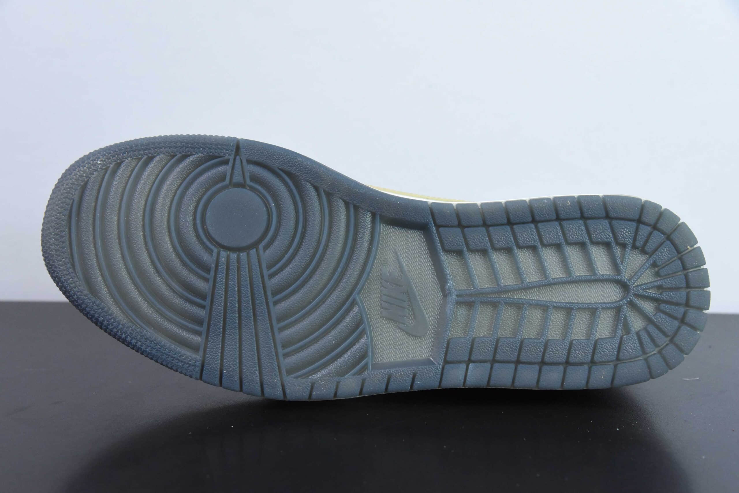 乔丹Air Jordan Travis Scott x Air Jordan 1 Low OG Reverse Mocha TS联名龙年限定红金倒钩低帮复古篮球鞋纯原版本 货号:FJ5735-100