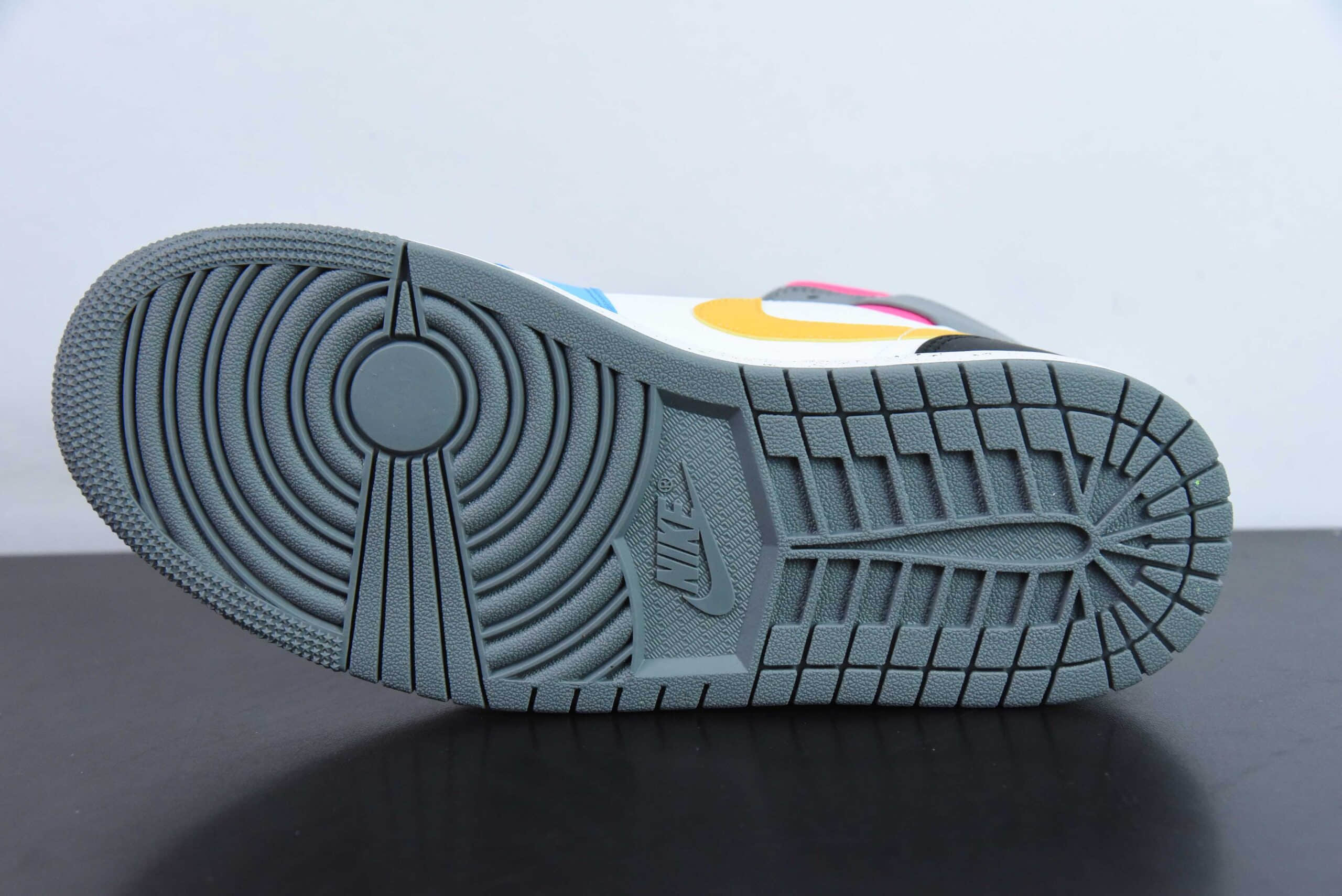 乔丹Air Jordan 1 Mid AJ1黑蓝绿拼接中帮篮球鞋纯原版本 货号：FN1100-100