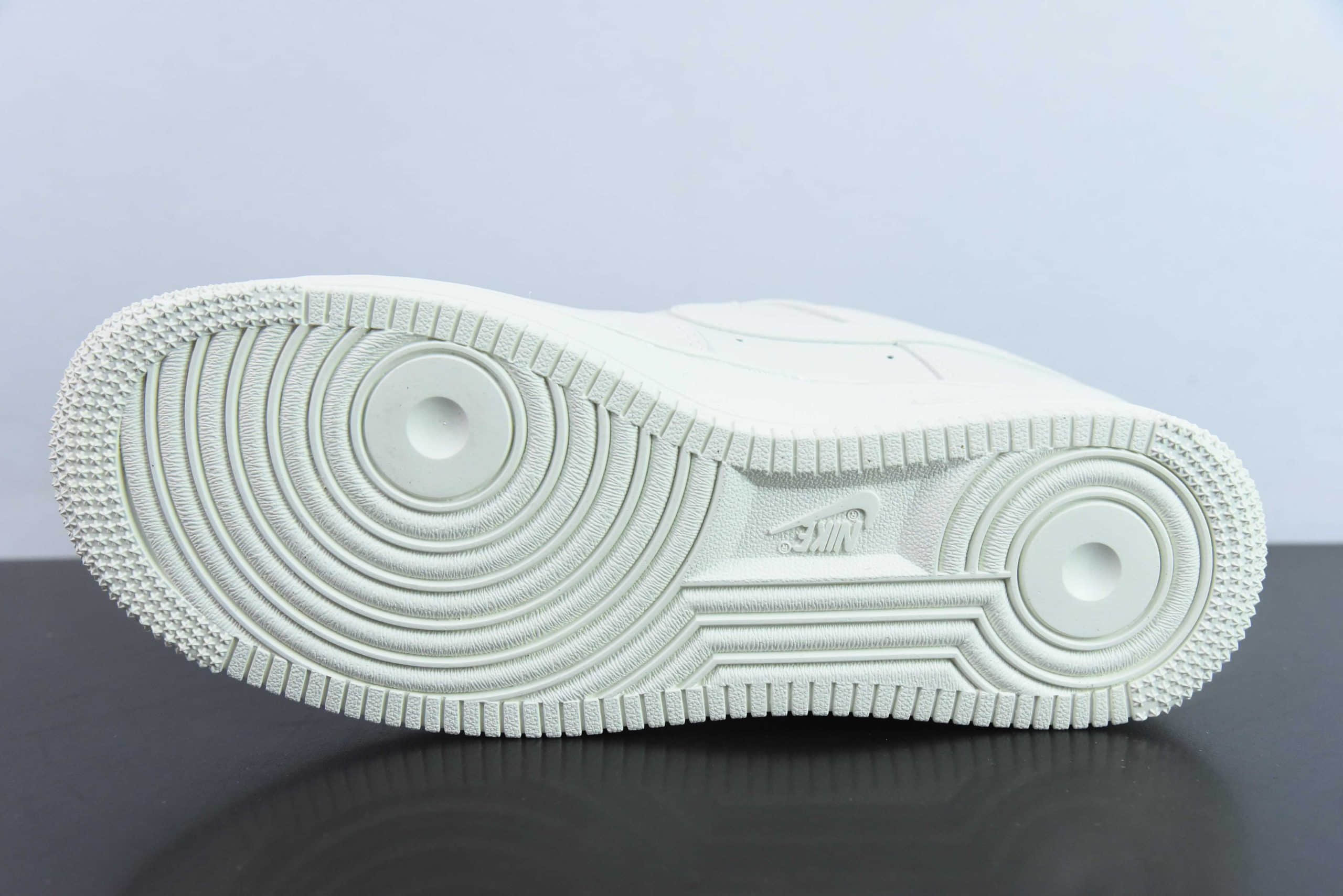 耐克NIke Air Force 1 '07 Low Supreme联名米白空军一号低帮休闲板鞋纯原版本 货号：HD1968-007