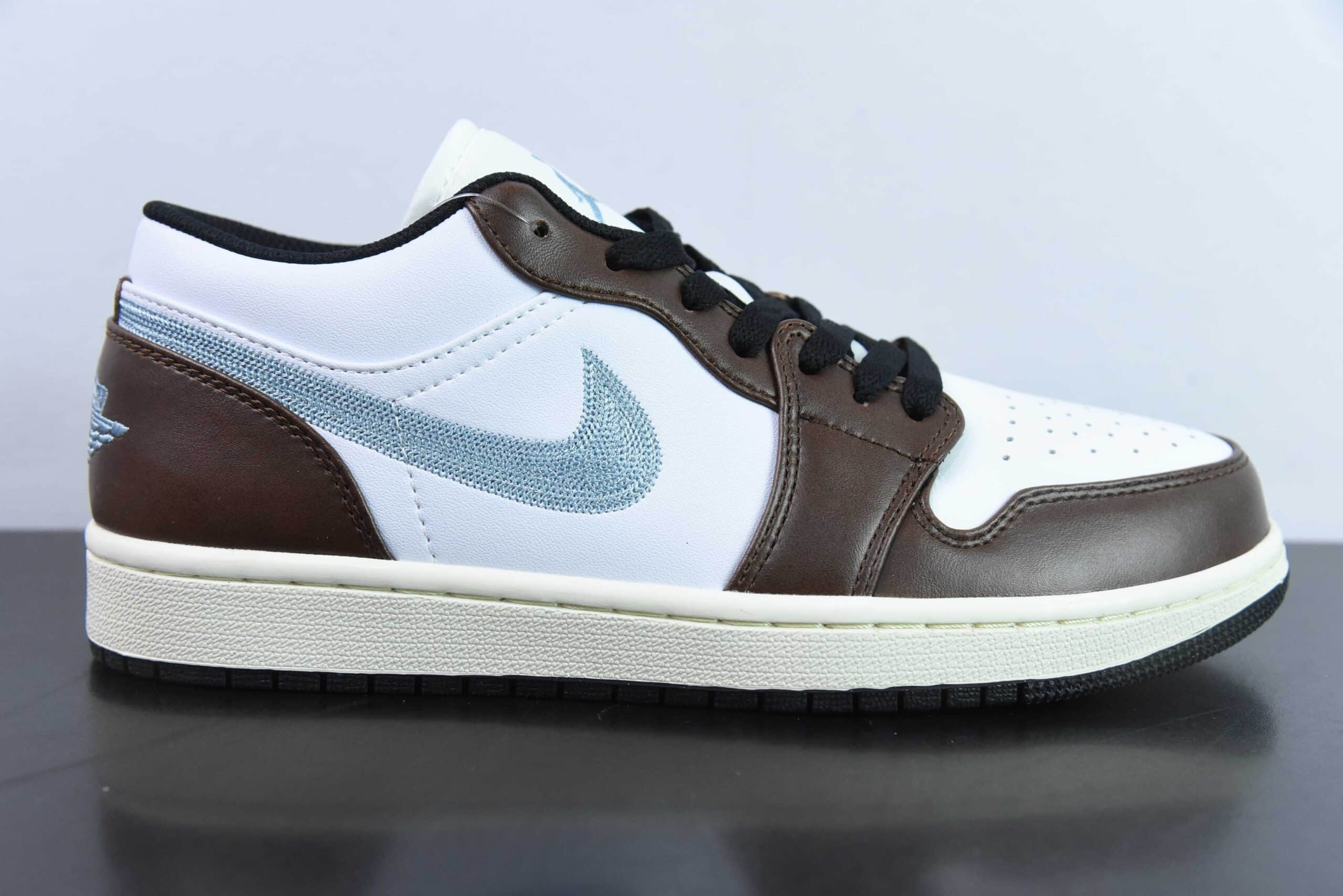 乔丹Air Jordan 1 Low GS”Mocha Blue Gray”AJ1“白棕摩卡棕牛仔刺绣低帮经典复古文化休闲运动篮球鞋纯原版本 货号：FQ7832-142