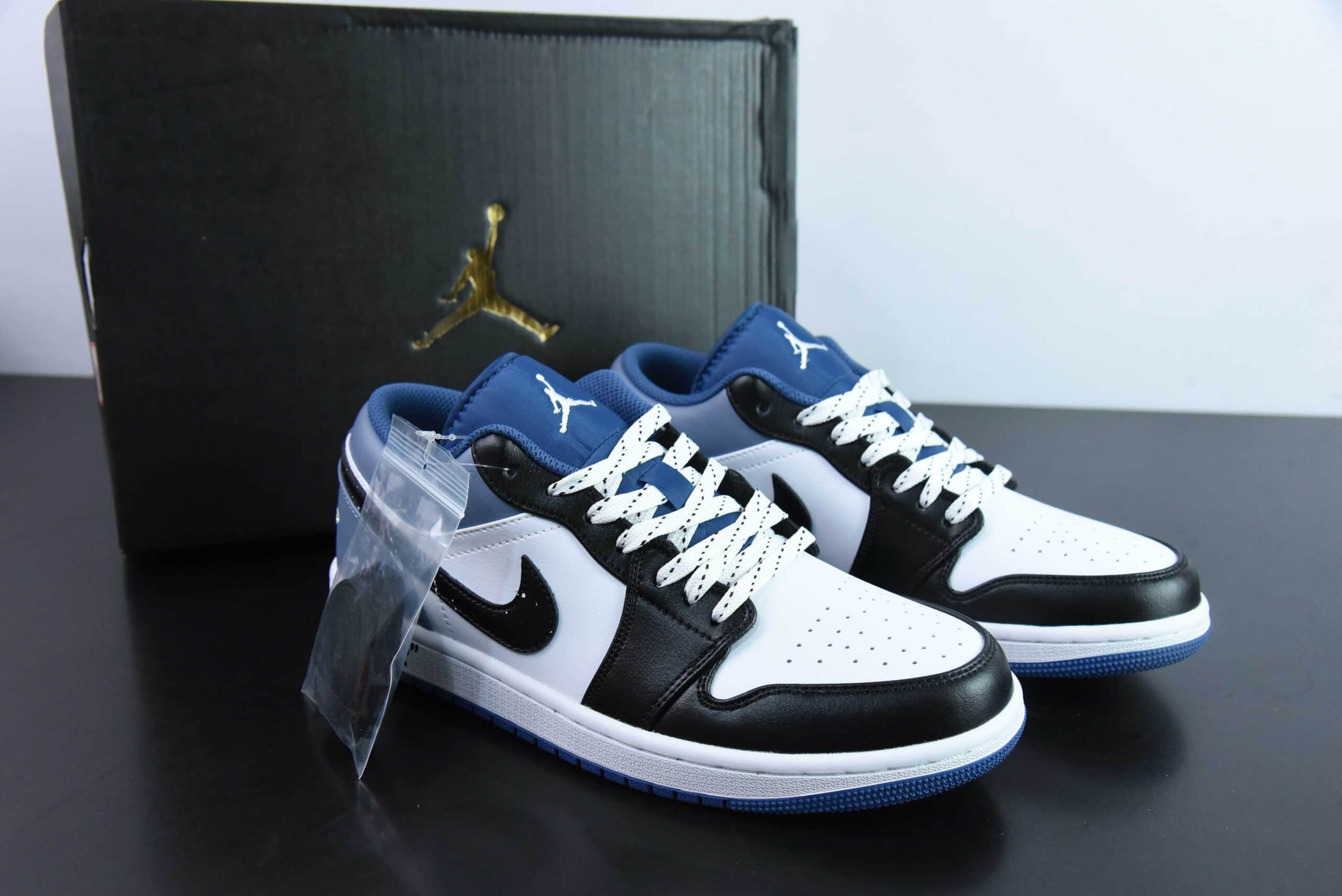 乔丹Jordan Air Jordan 1 Low “White Black”AJ1午夜星空海军蓝黑白蓝防滑耐磨减震低帮复古百搭文化篮球鞋纯原版本 货号：553558-414 