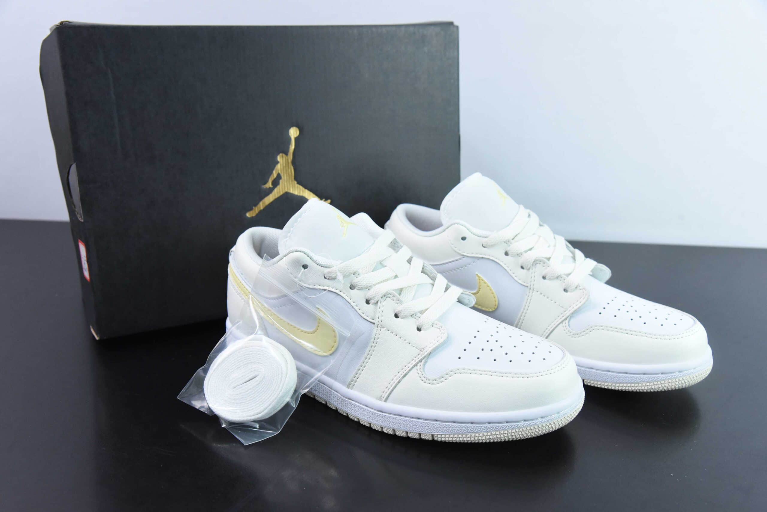 乔丹Air Jordan 1 Low AJ1白黄脚趾低帮休闲板鞋纯原版本 货号：FV8486-181