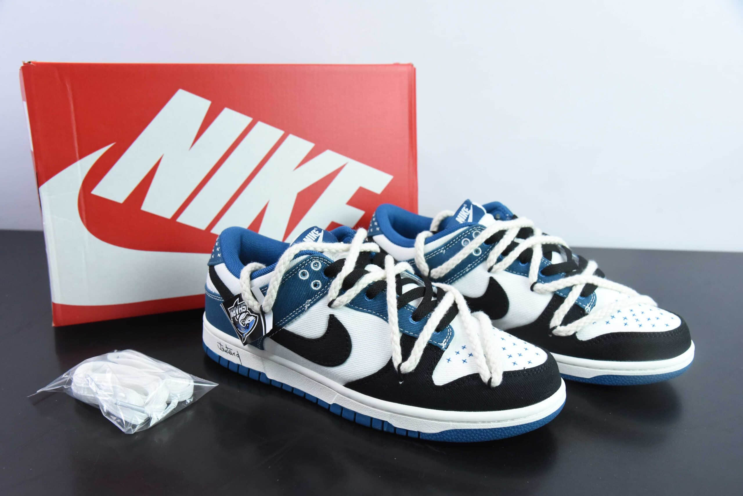 耐克Nike Dunk Low 黑白蓝高街风刺子绣麻绳解构 SB绑带低帮休闲板鞋纯原版本 货号:DV0834-101