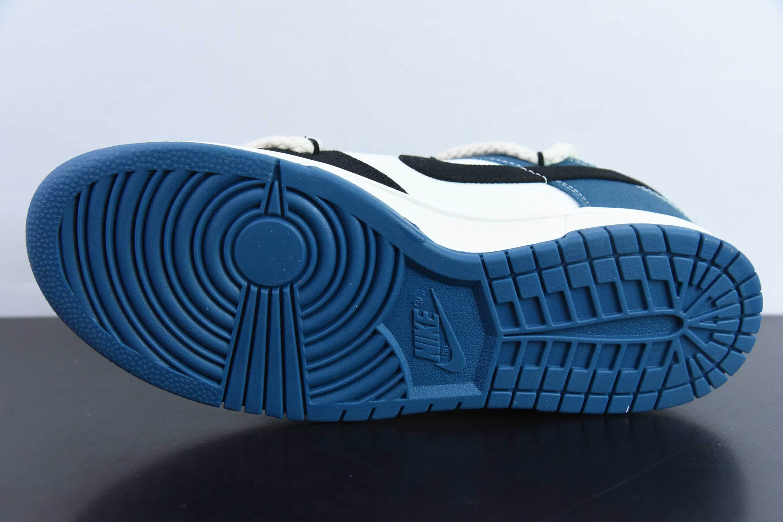 耐克Nike Dunk Low 黑白蓝高街风刺子绣麻绳解构 SB绑带低帮休闲板鞋纯原版本 货号:DV0834-101