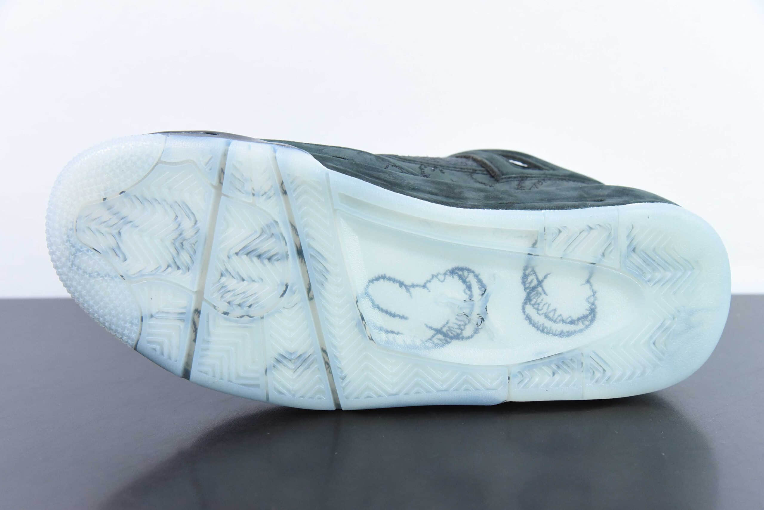 乔丹Air Jordan KAWS x Air Jordan AJ4 Black 涂鸦联名纯黑男子文化篮球鞋纯原版本 货号：930155-001 