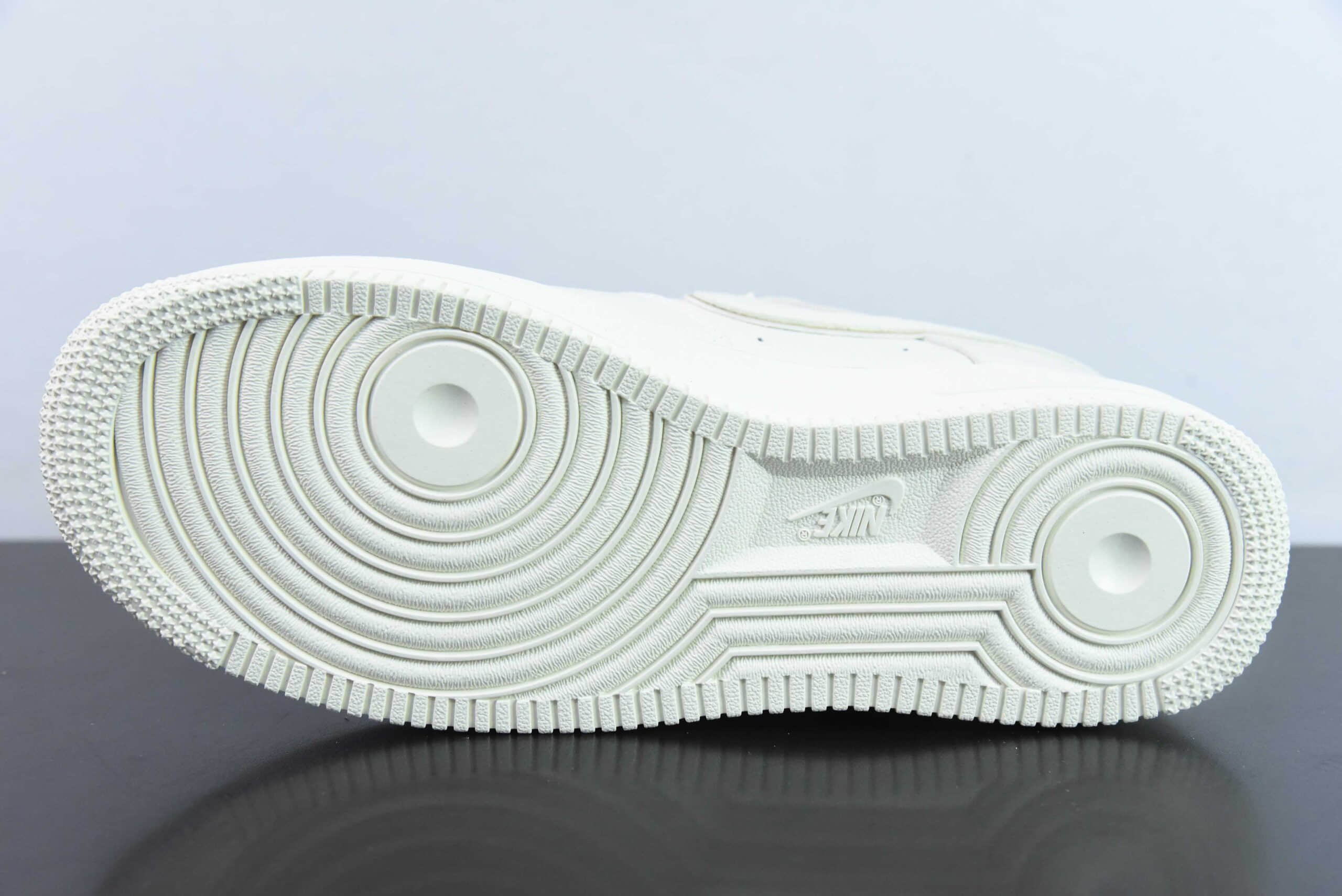 耐克Nike Air Force 1 Low '07 “经典卡其小勾”满天星低帮空军一号休闲板鞋纯原版本 货号：MJ0319-027