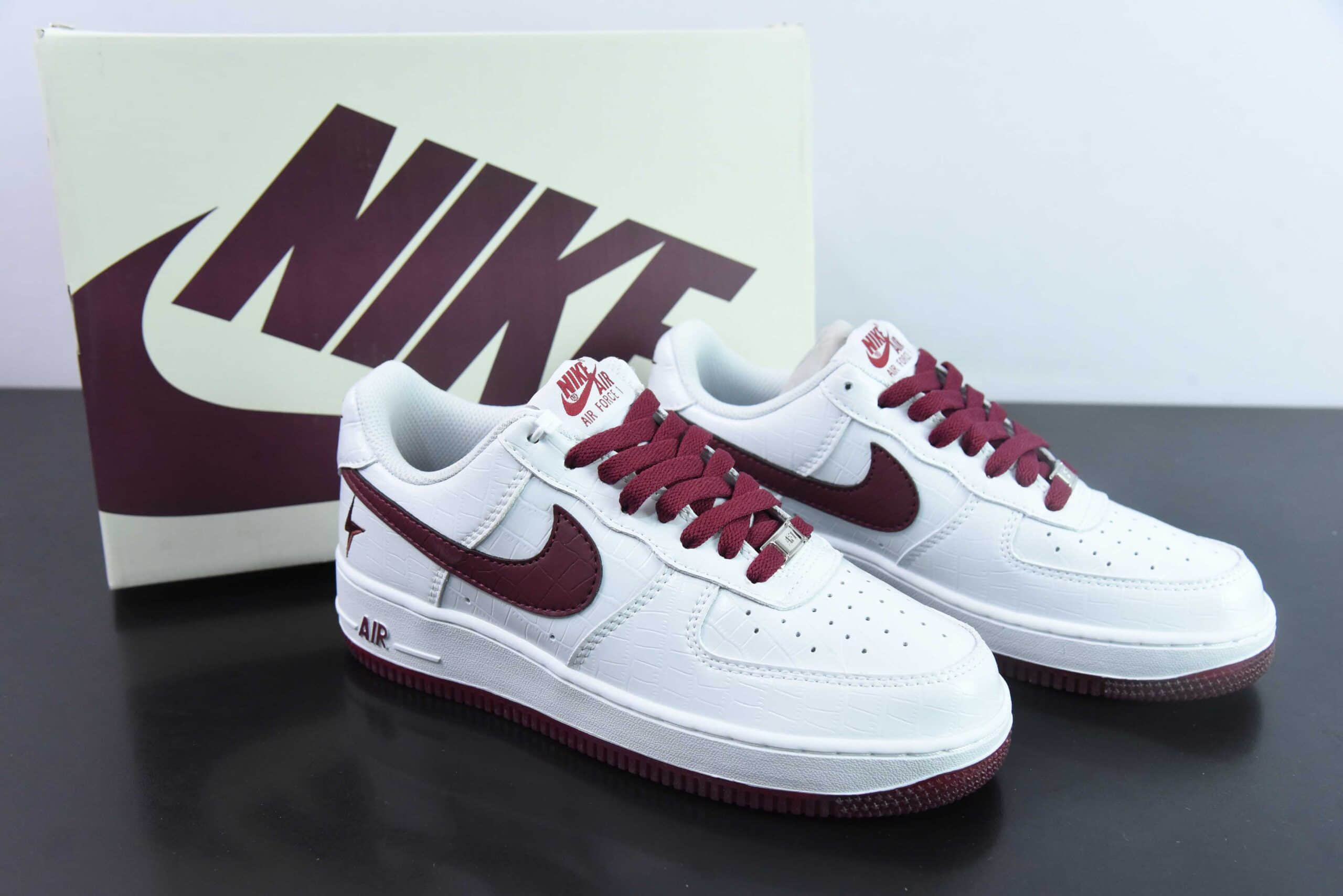 耐克Nike Air Force 1 ‘07 Low 闪电白酒红空军一号低帮休闲板鞋纯原版本 货号：DD0614-335