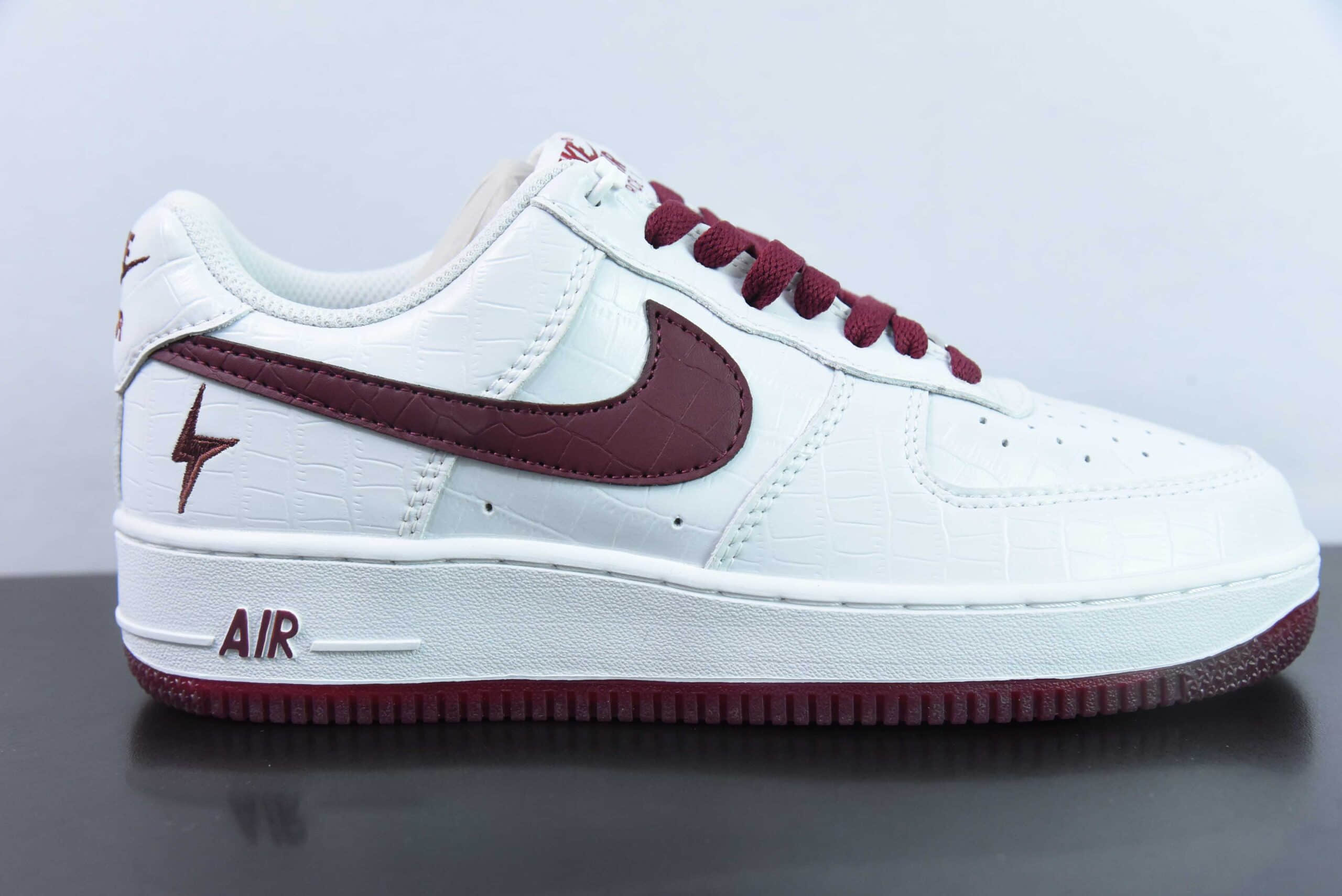 耐克Nike Air Force 1 ‘07 Low 闪电白酒红空军一号低帮休闲板鞋纯原版本 货号：DD0614-335