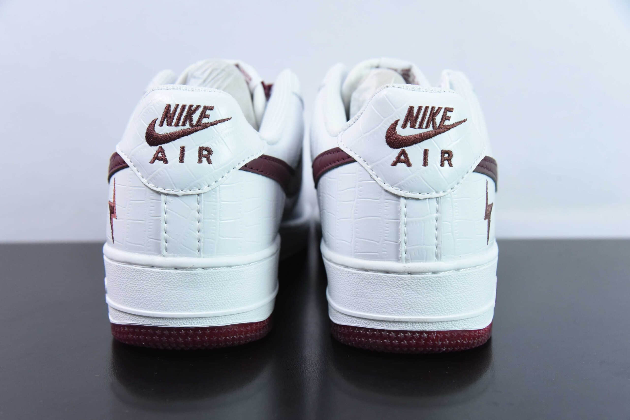 耐克Nike Air Force 1 ‘07 Low 闪电白酒红空军一号低帮休闲板鞋纯原版本 货号：DD0614-335