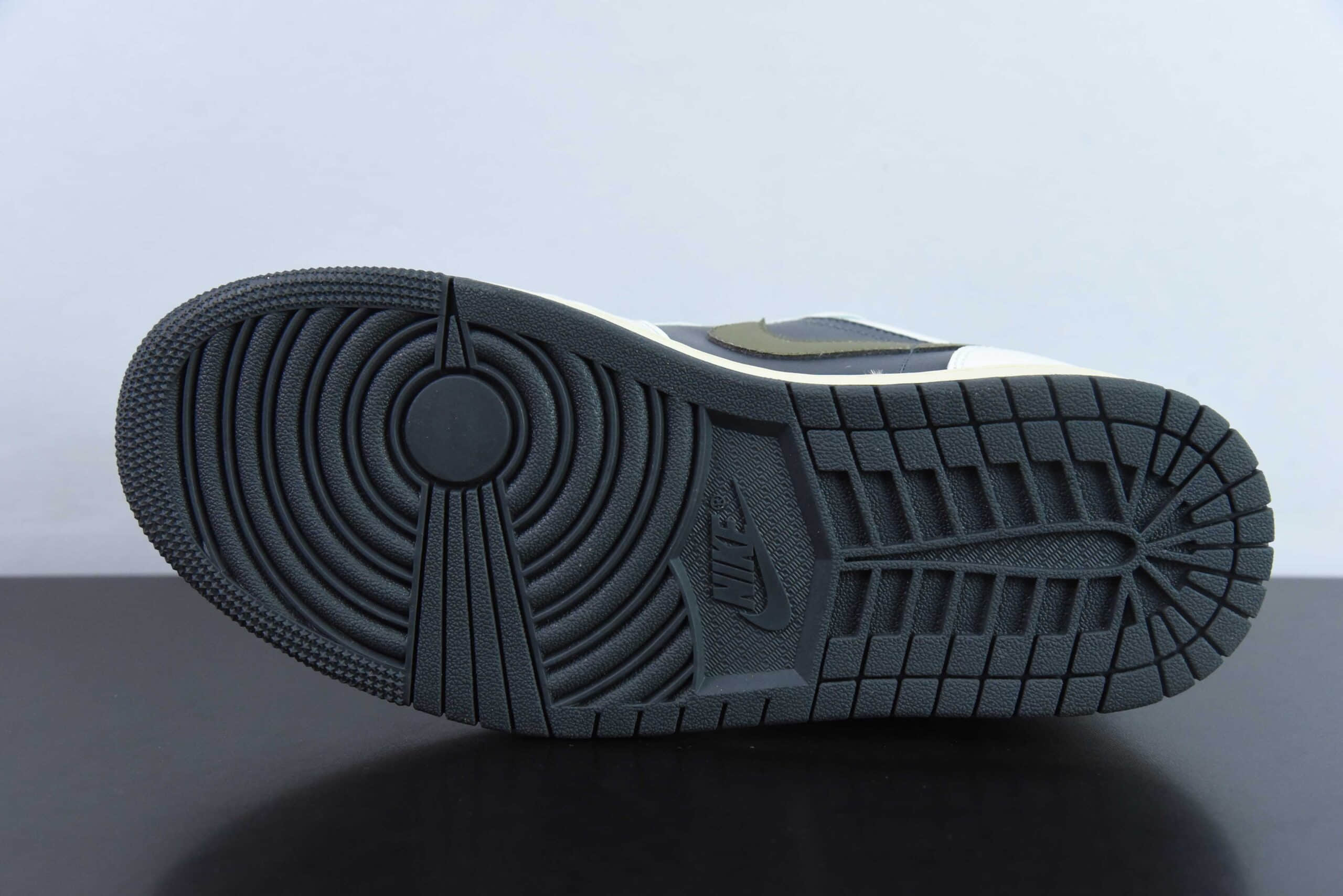 乔丹Air Jordan 1 Low 橄榄反转脚趾AJ1低帮休闲板鞋纯原版本 货号：DC0774-001