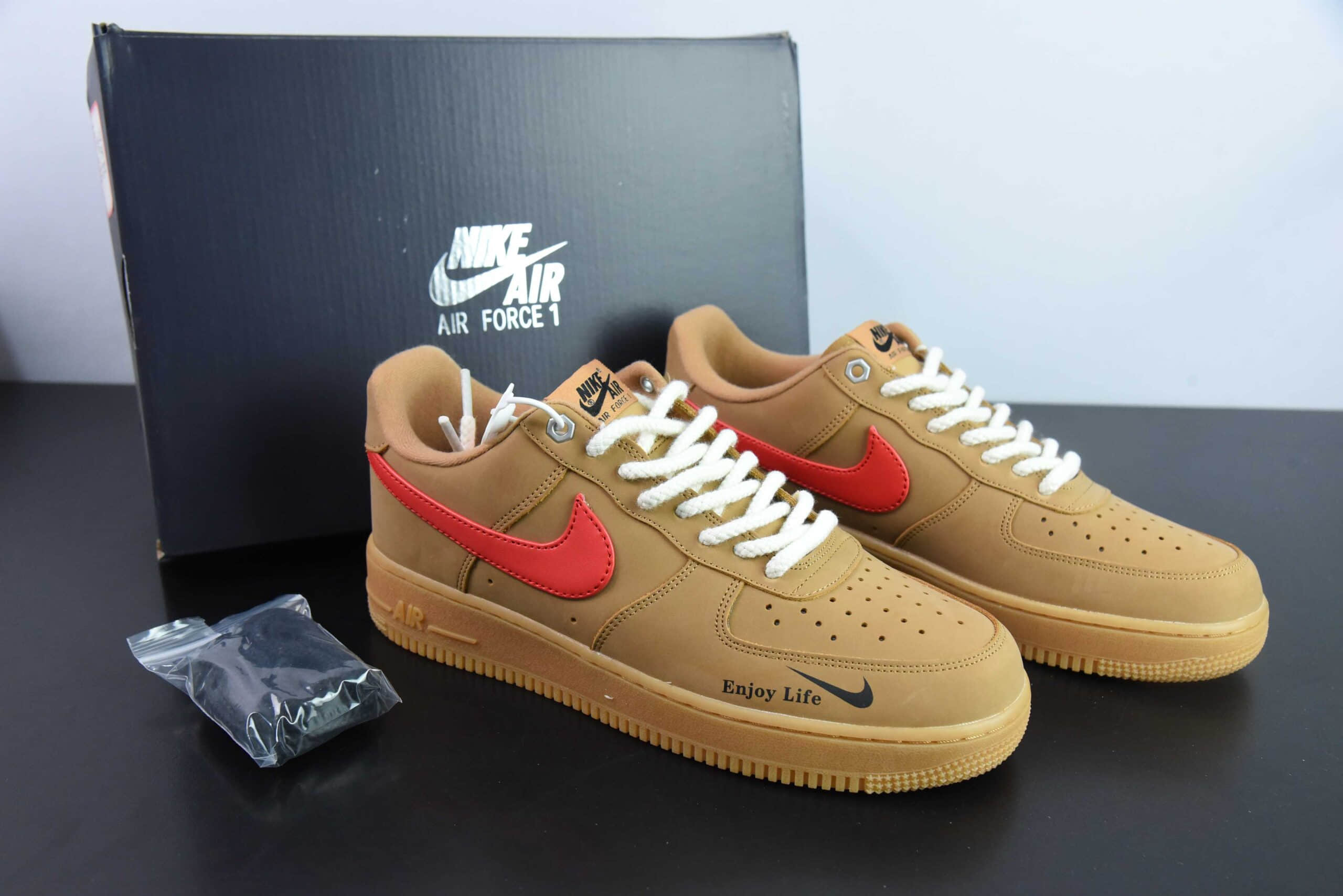 耐克Nike Air Force 1'07 Low 麦色红钩空军一号低帮板鞋纯原版本 货号：FZ7372-300