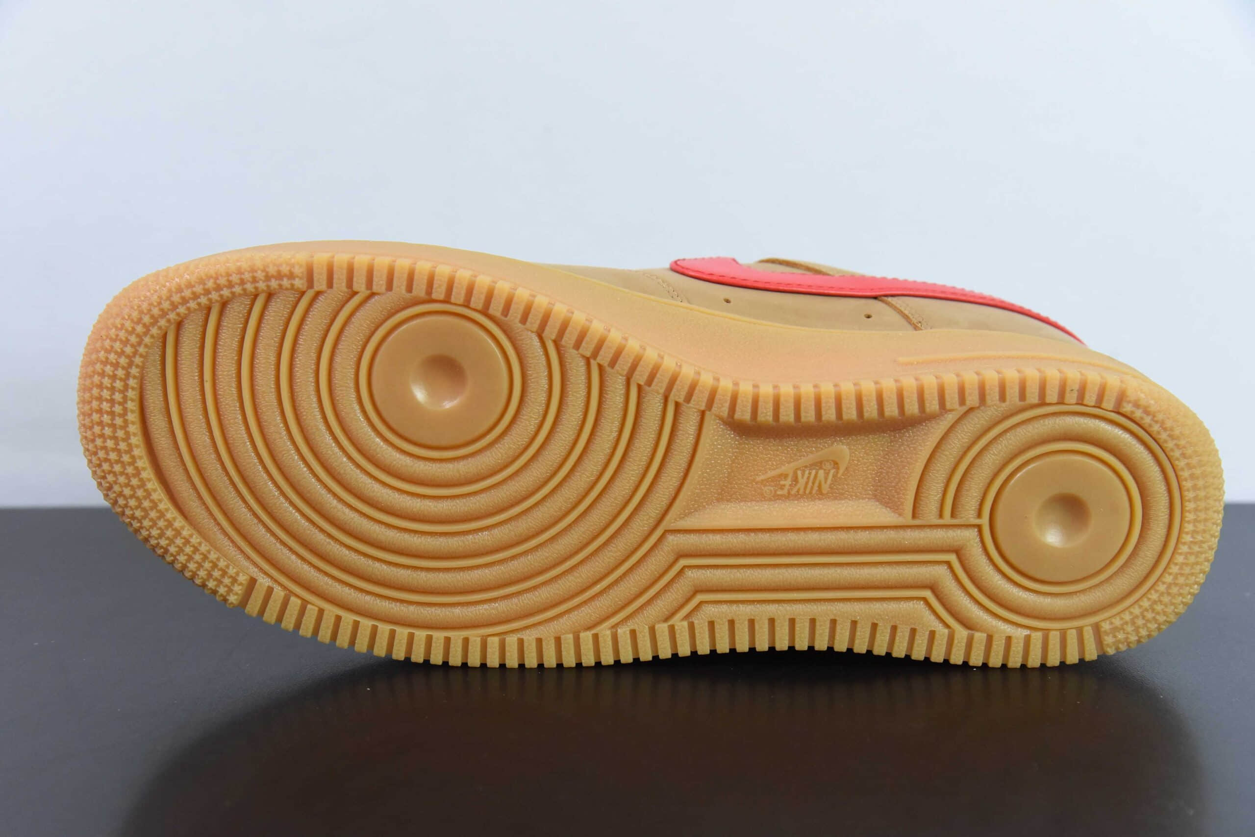 耐克Nike Air Force 1'07 Low 麦色红钩空军一号低帮板鞋纯原版本 货号：FZ7372-300