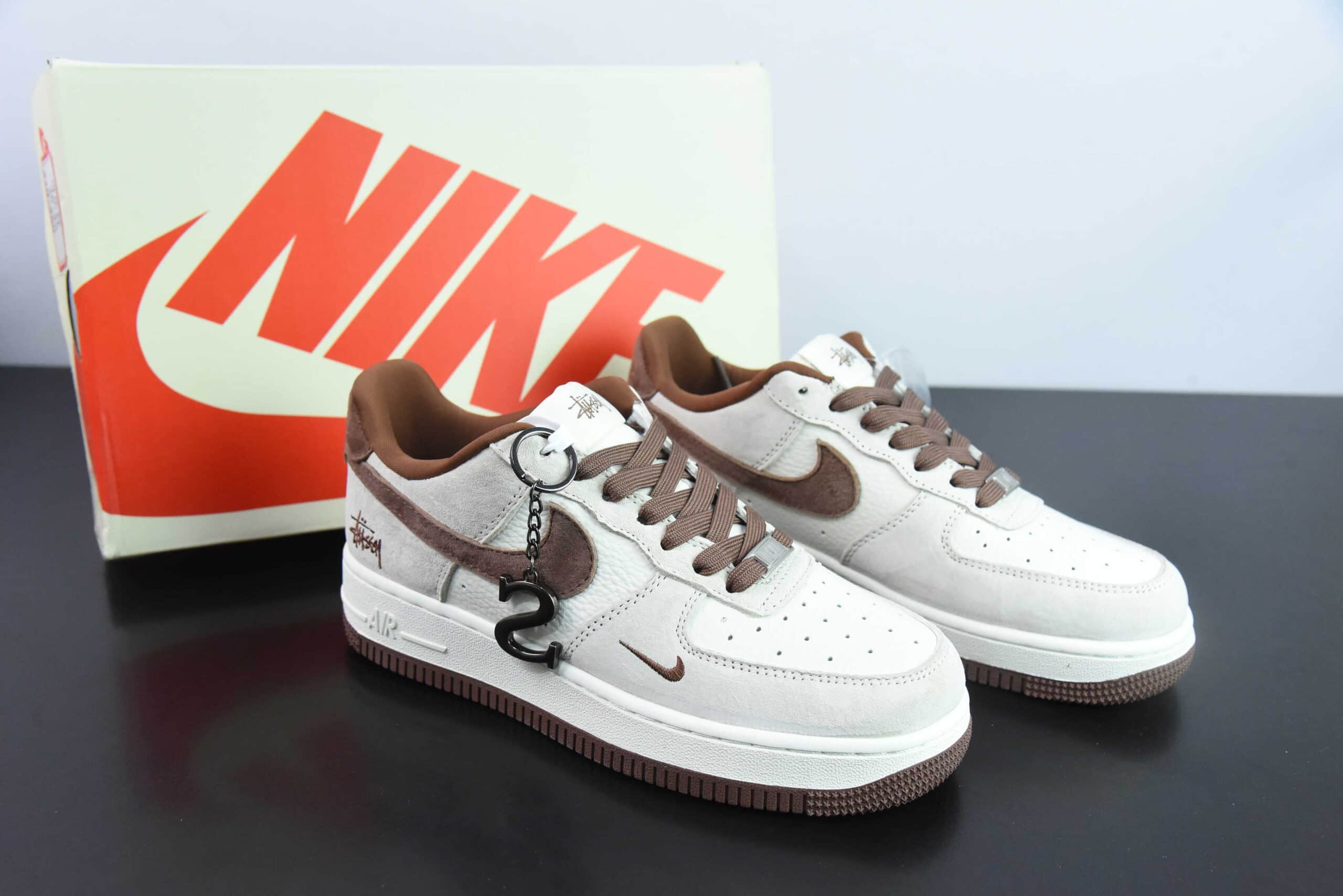 耐克NIke Air Force 1 '07 Low “斯图西联名咖啡猪八”空军一号低帮运动鞋纯原版本 货号：HD1968-017 