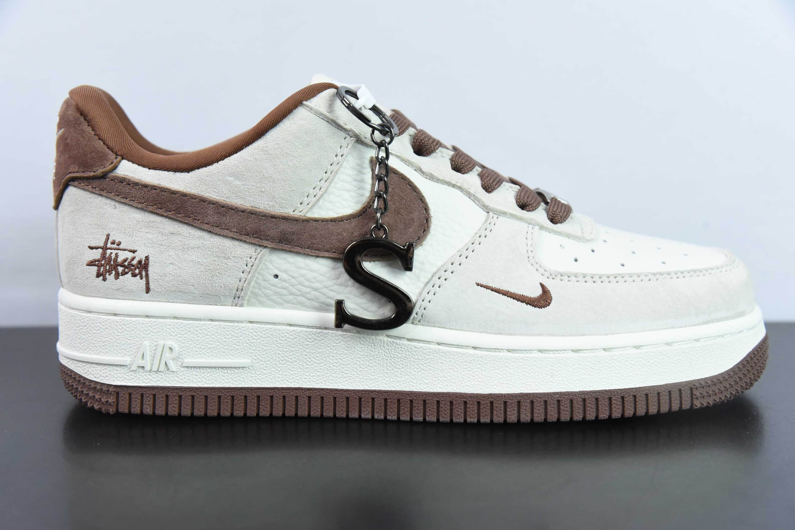 耐克NIke Air Force 1 '07 Low “斯图西联名咖啡猪八”空军一号低帮运动鞋纯原版本 货号：HD1968-017 