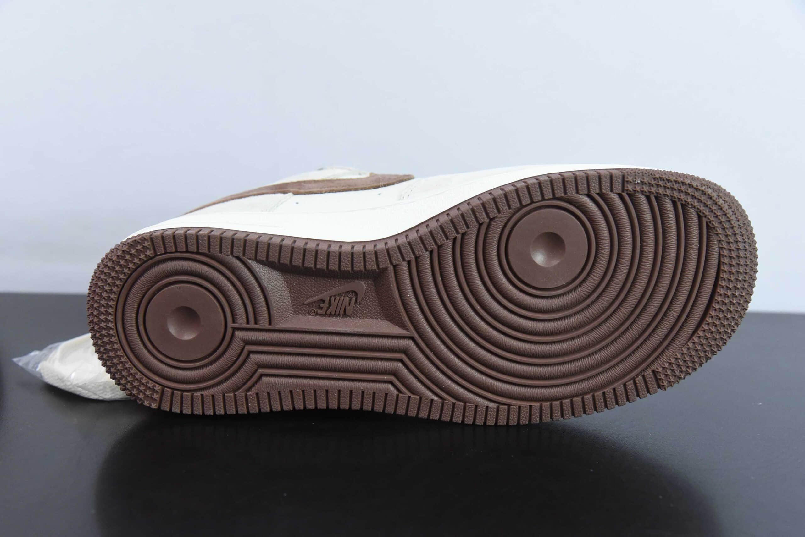 耐克NIke Air Force 1 '07 Low “斯图西联名咖啡猪八”空军一号低帮运动鞋纯原版本 货号：HD1968-017 