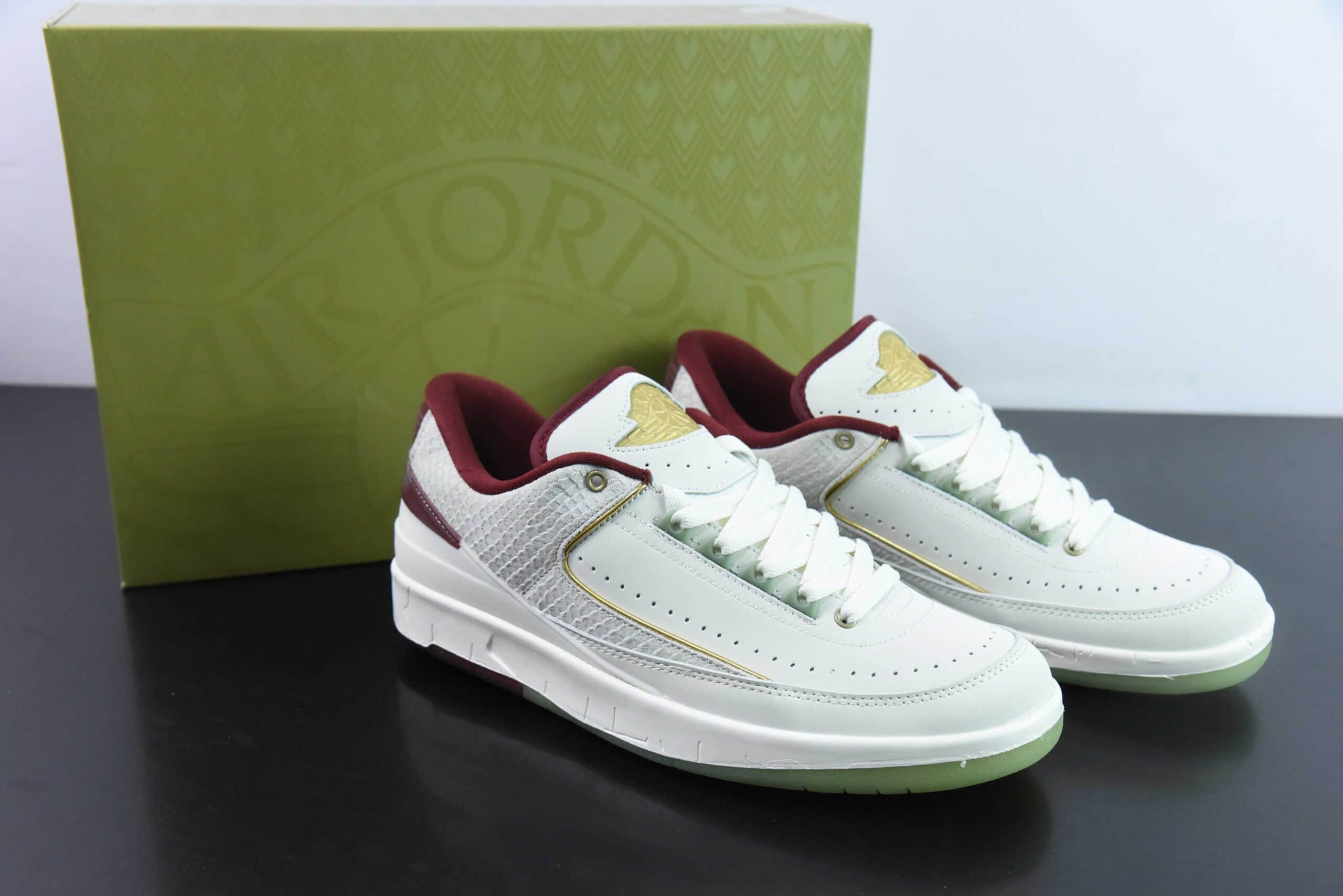 乔丹Air Jordan 2 Retro AJ2龙年限定白红低帮篮球鞋纯原版本 货号：FJ3468-100 