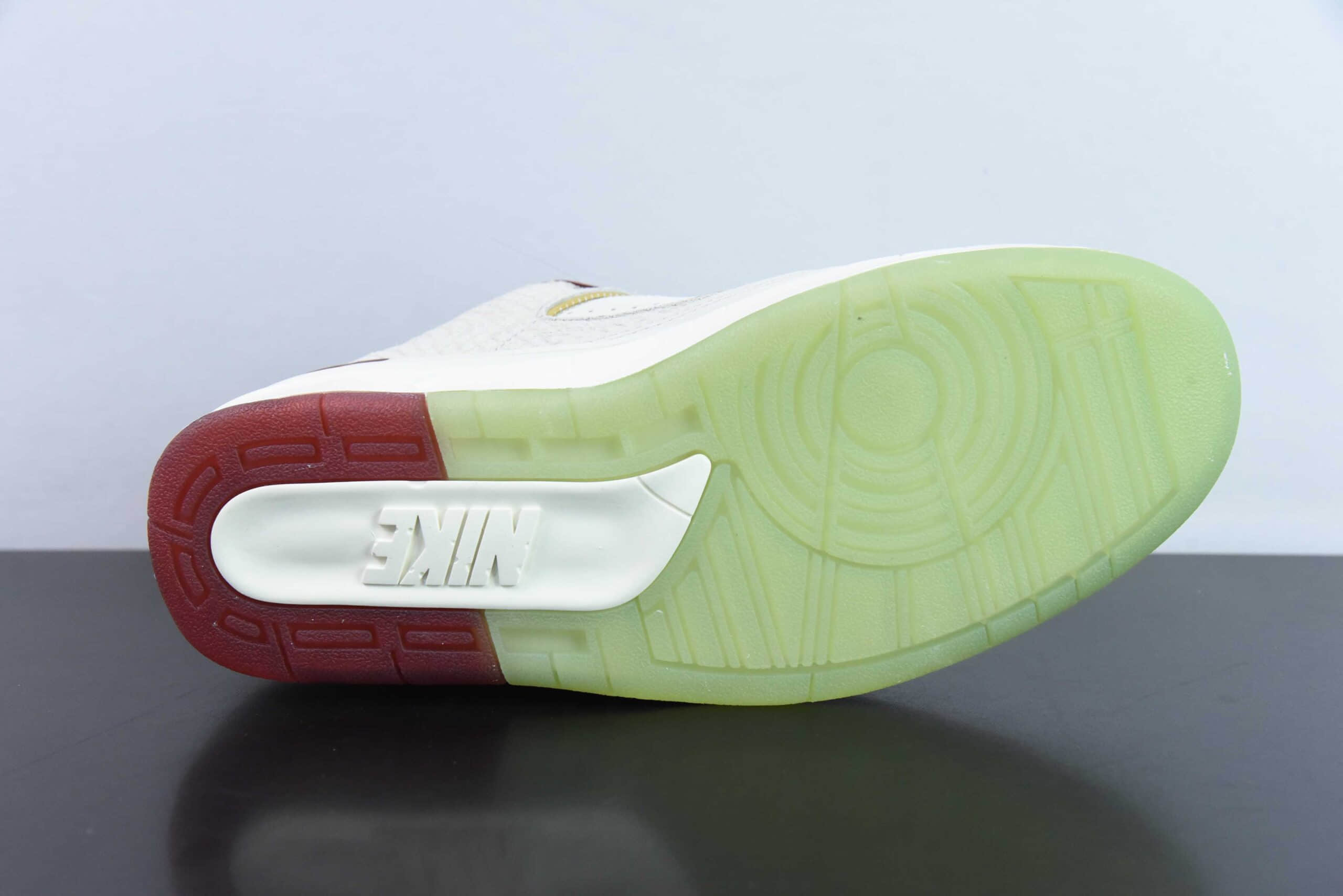 乔丹Air Jordan 2 Retro AJ2龙年限定白红低帮篮球鞋纯原版本 货号：FJ3468-100 