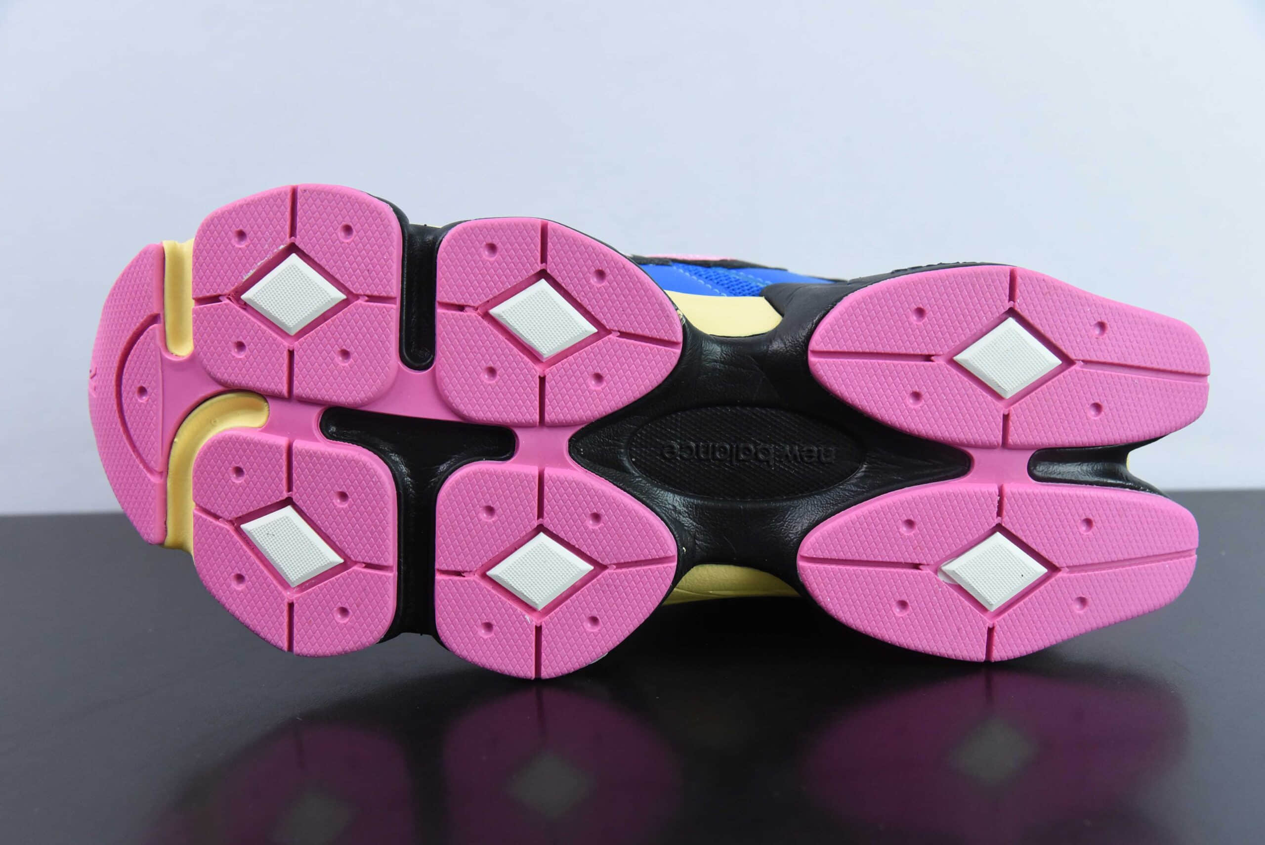 新百伦New Balance NB9060 龙年限定黑蓝粉色联名款复古休闲运动慢跑鞋纯原版本 货号:U9060BPO