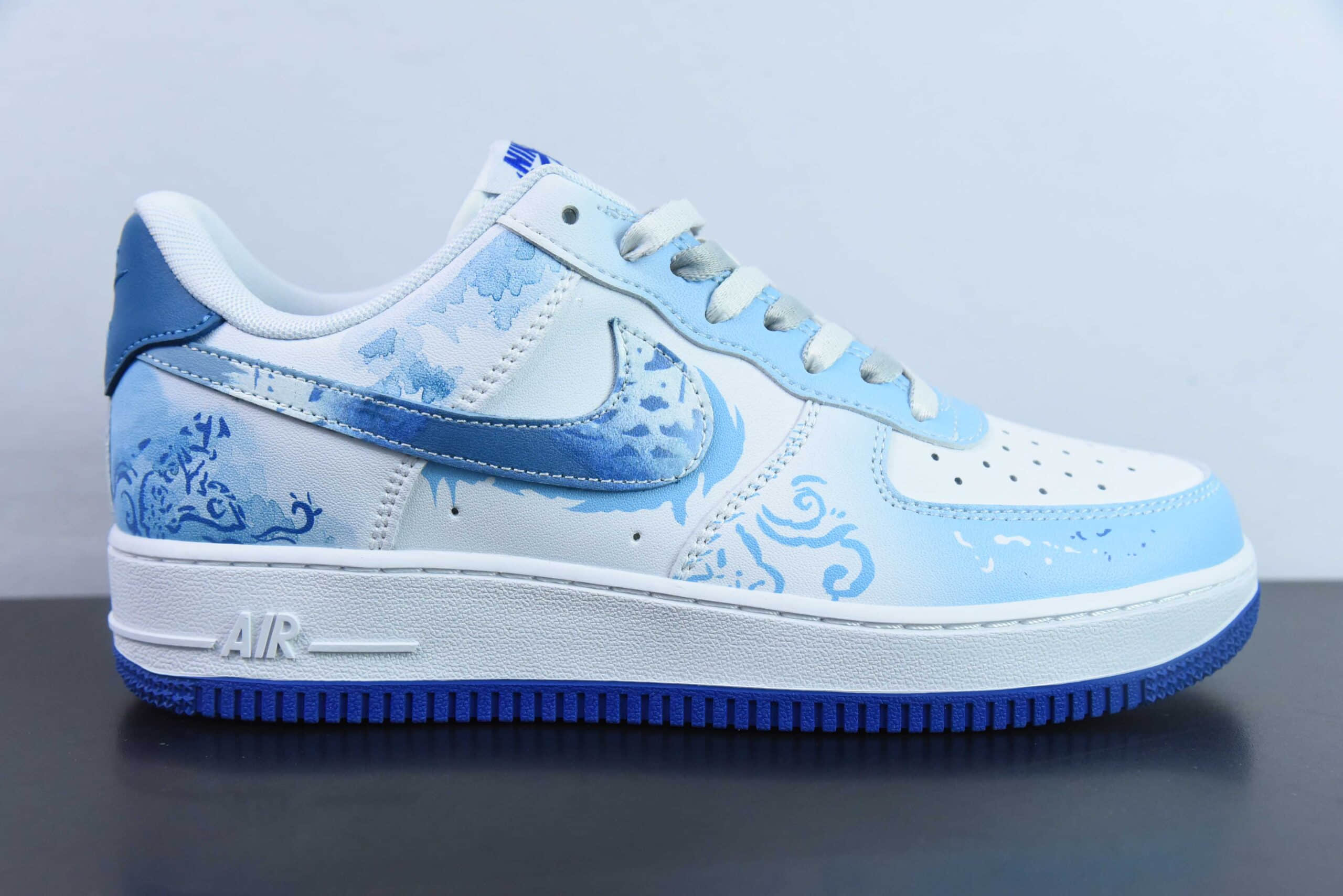 耐克NikeAir Force 1'07 Low “玲珑瓷”空军一号低帮休闲板鞋纯原版本 货号：DV0813-104 