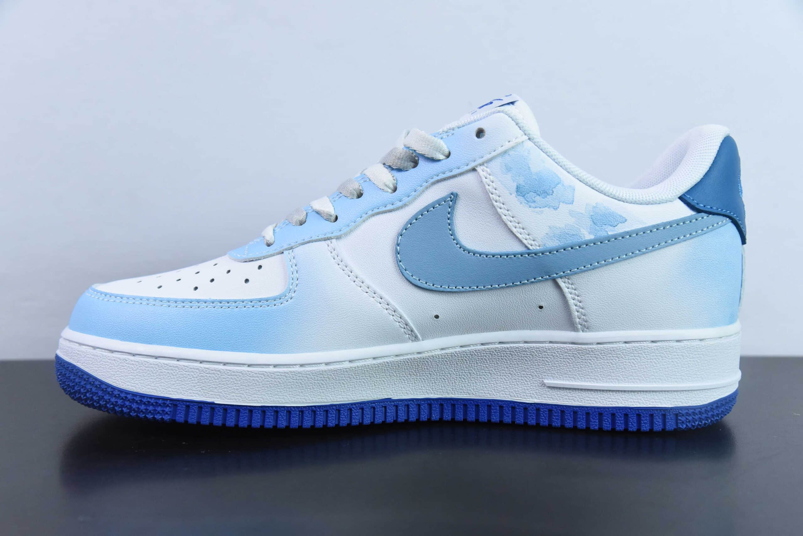 耐克NikeAir Force 1'07 Low “玲珑瓷”空军一号低帮休闲板鞋纯原版本 货号：DV0813-104 