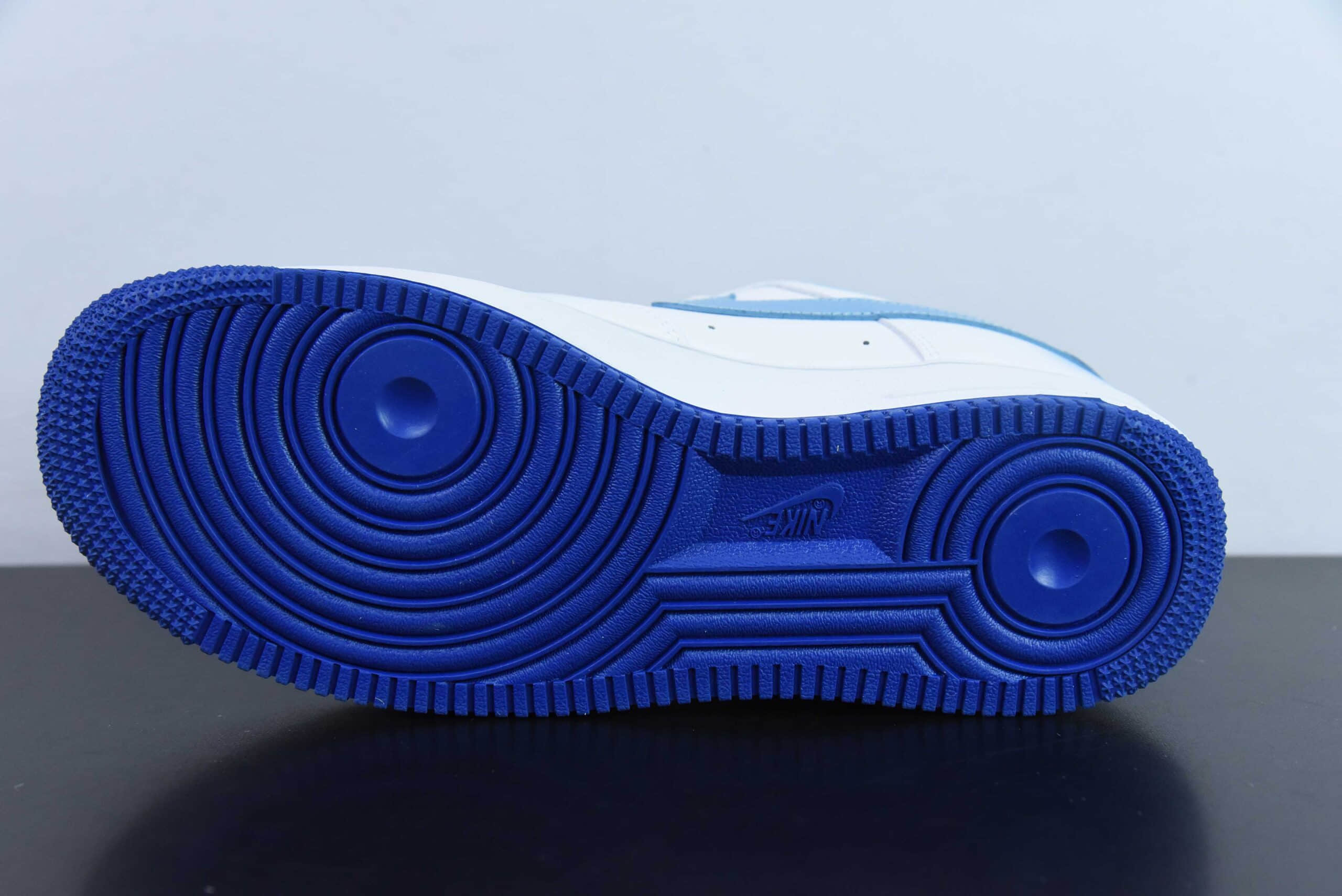 耐克NikeAir Force 1'07 Low “玲珑瓷”空军一号低帮休闲板鞋纯原版本 货号：DV0813-104 