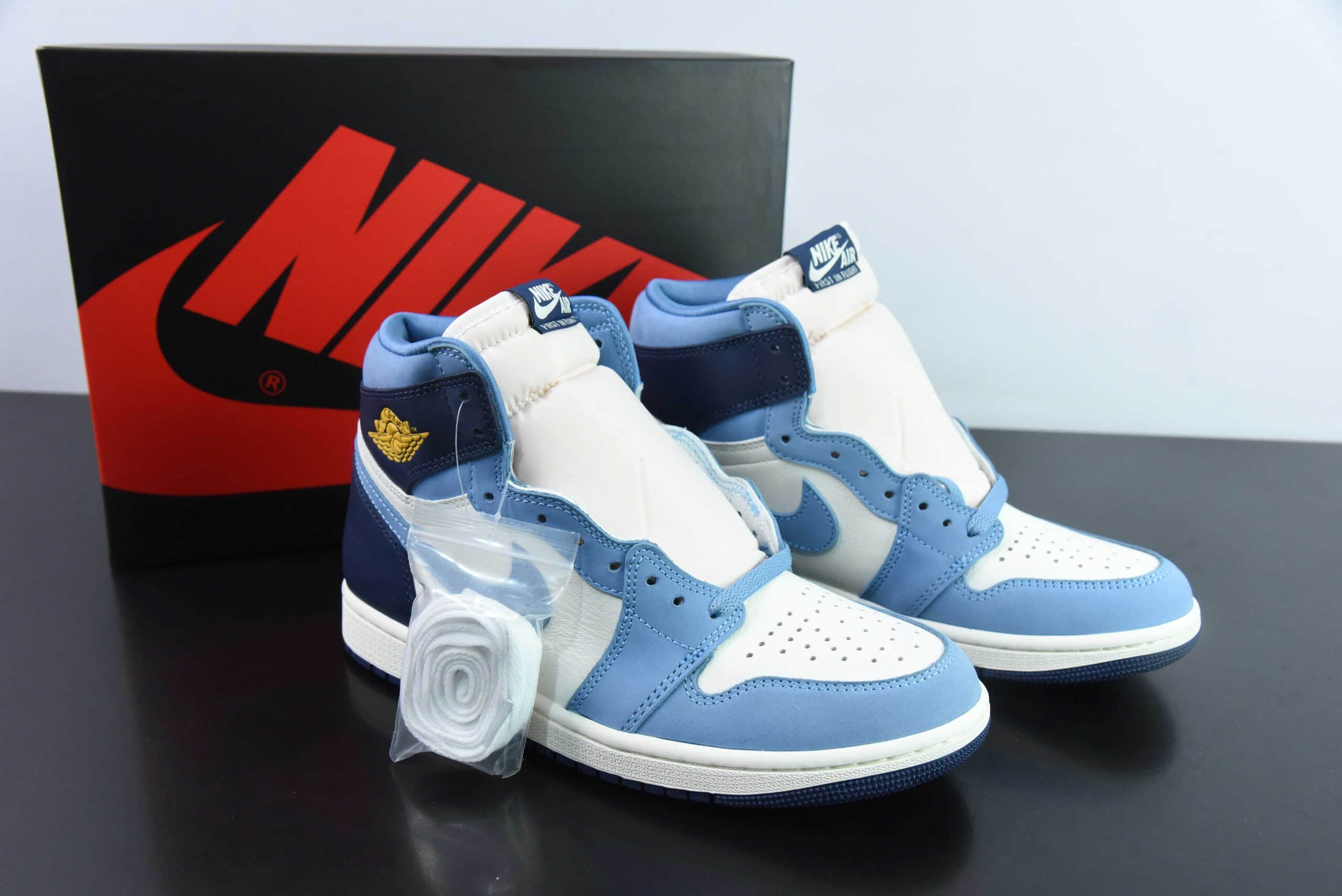 乔丹Air Jordan 1 High OG WMNS “First in Flight”aj1白蓝高帮复古文化篮球鞋纯原版本 货号：FD2596-400 