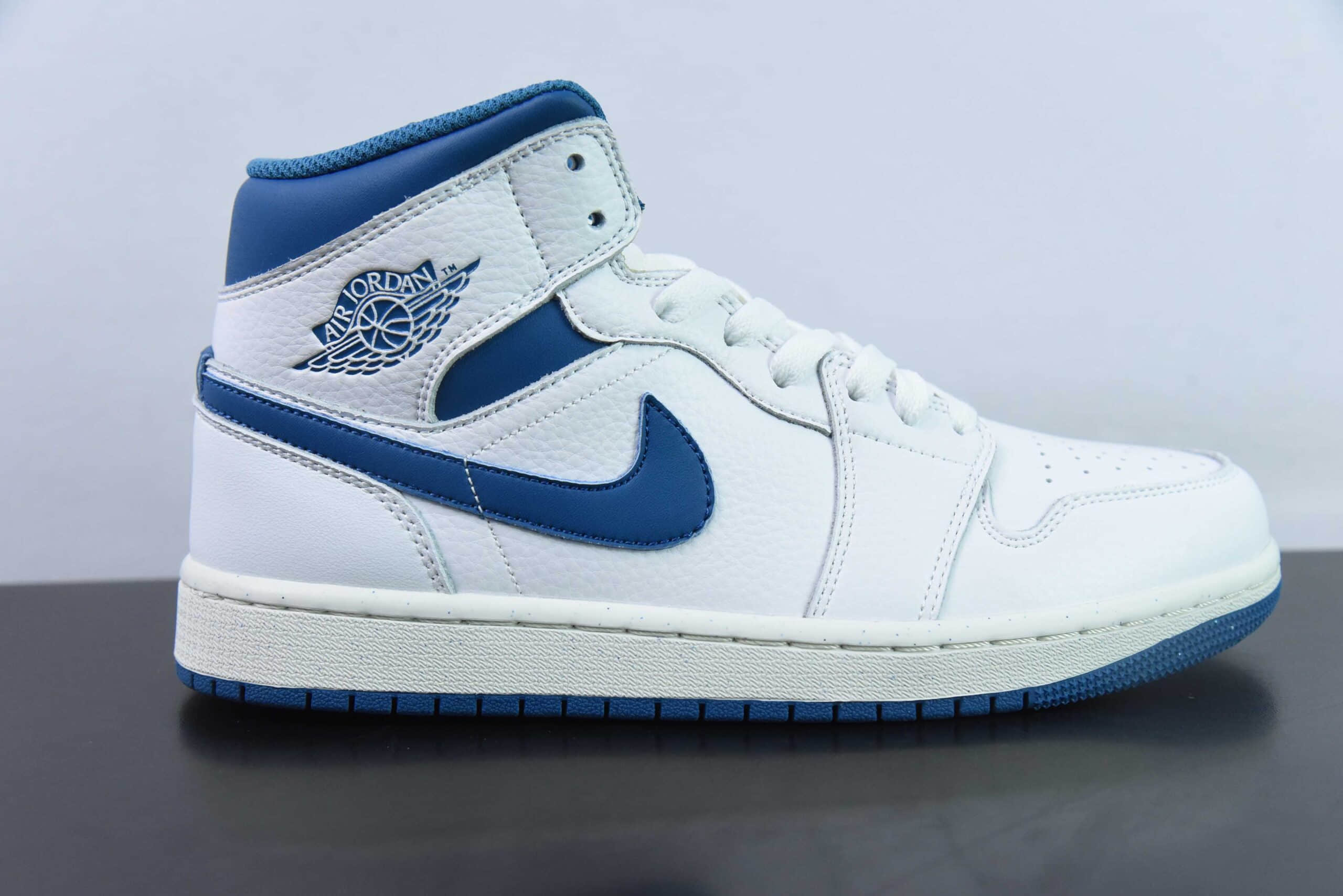 乔丹Air Jordan AJ1 Mid白蓝中帮复古文化篮球鞋纯原版本 货号：FN5215-141 